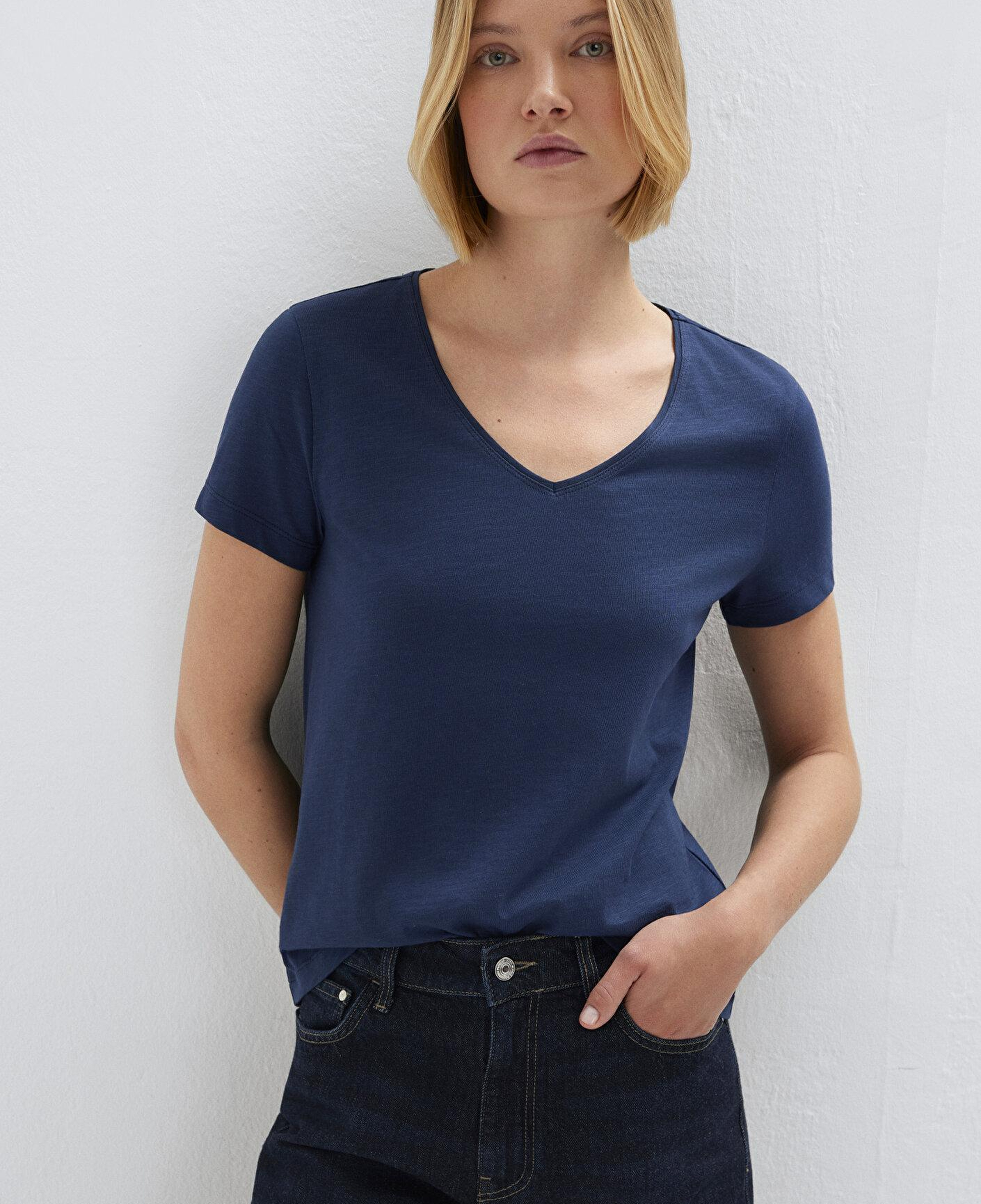 Mavi V Yaka Lacivert Basic Tişört Slim Fit / Dar Kesim 1614176-70497