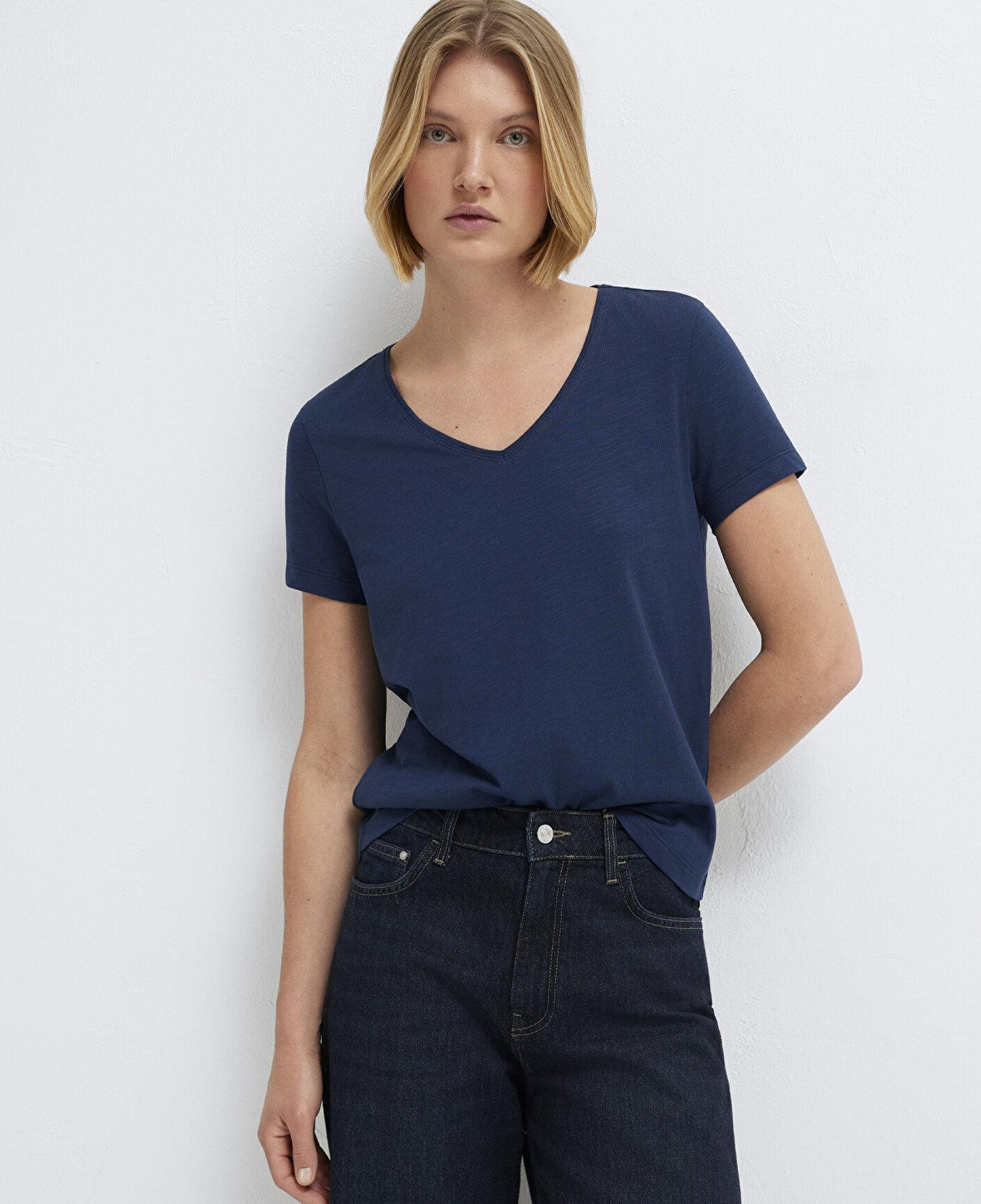 Mavi V Yaka Lacivert Basic Tişört Slim Fit / Dar Kesim 1614176-70497