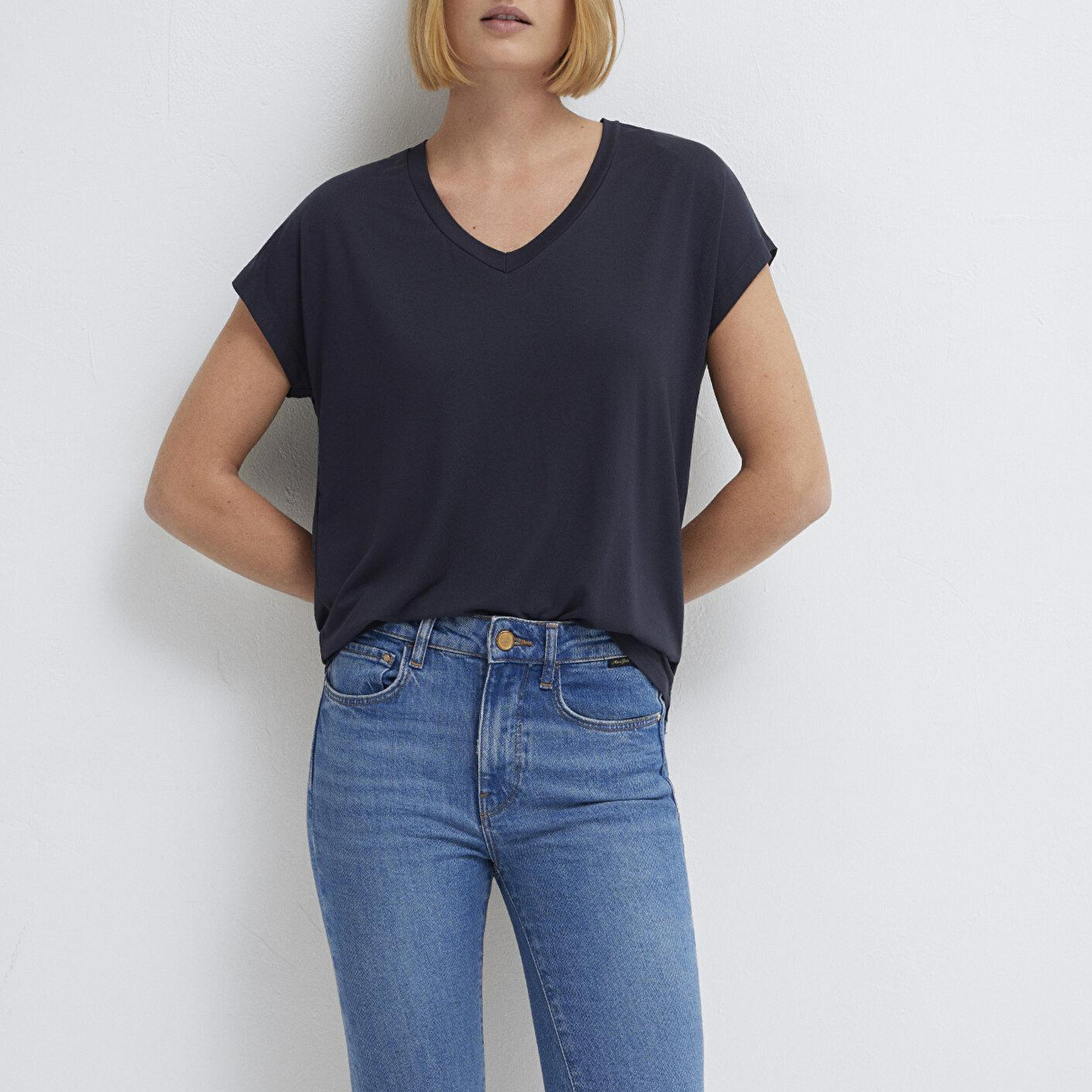 Mavi V Yaka Lacivert Basic Viskoz Tişört Regular Fit / Normal Kesim 167714-85315