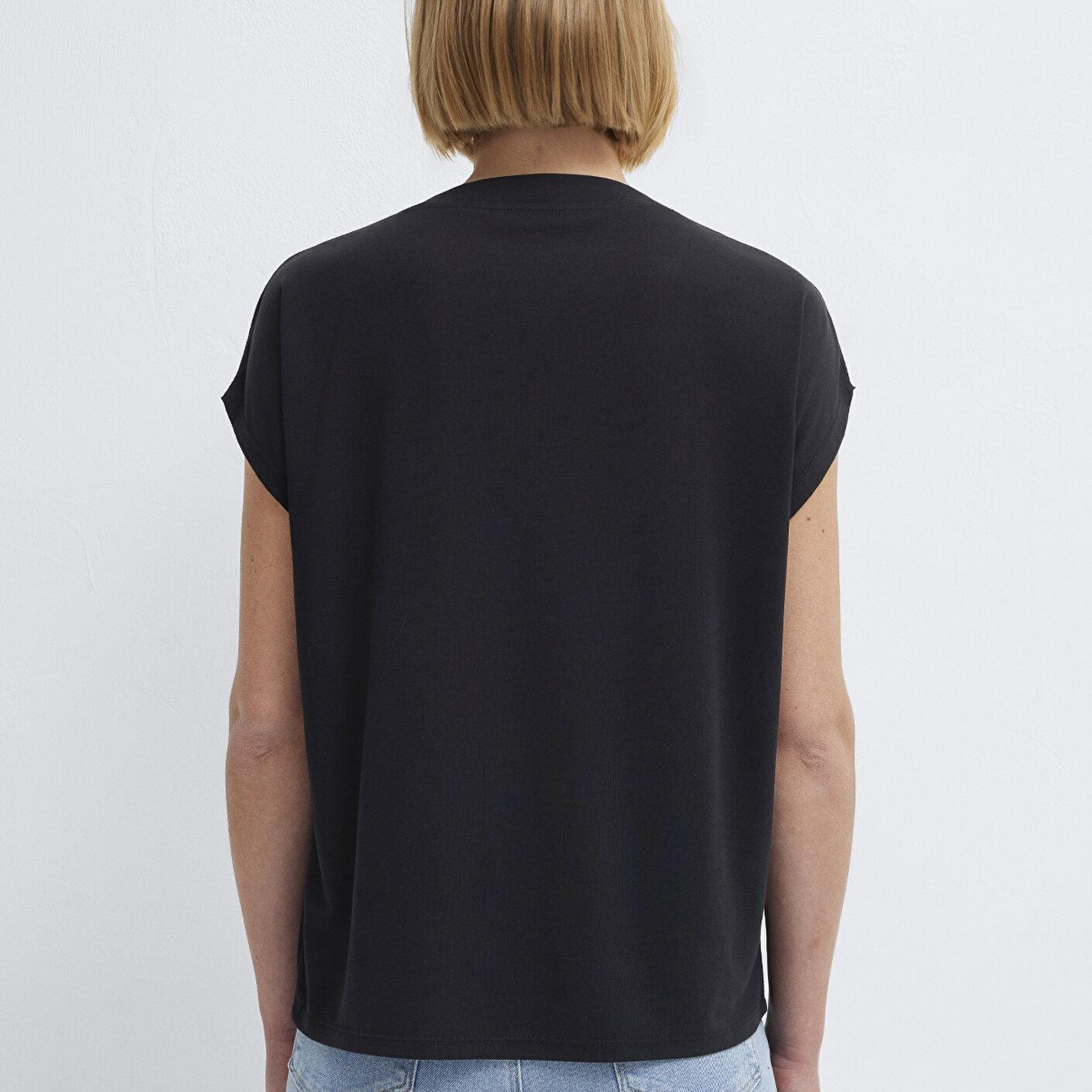 Mavi Soft-Premium Siyah (TENCEL™) Modal Karışımlı V Yaka Tişört Regular Fit / Normal Kesim 1612250-900