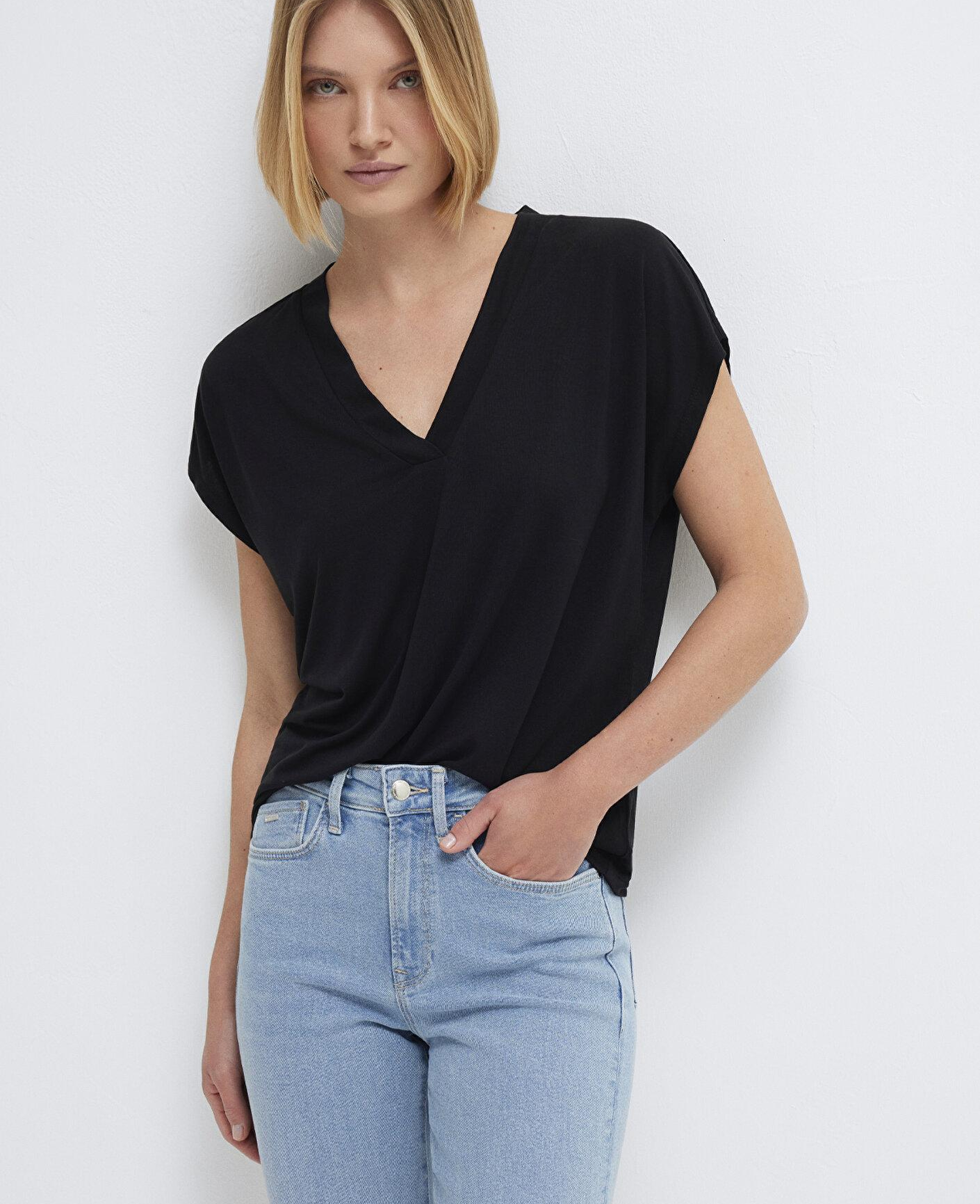 Mavi Soft-Premium Siyah (TENCEL™) Modal Karışımlı V Yaka Tişört Regular Fit / Normal Kesim 1612250-900