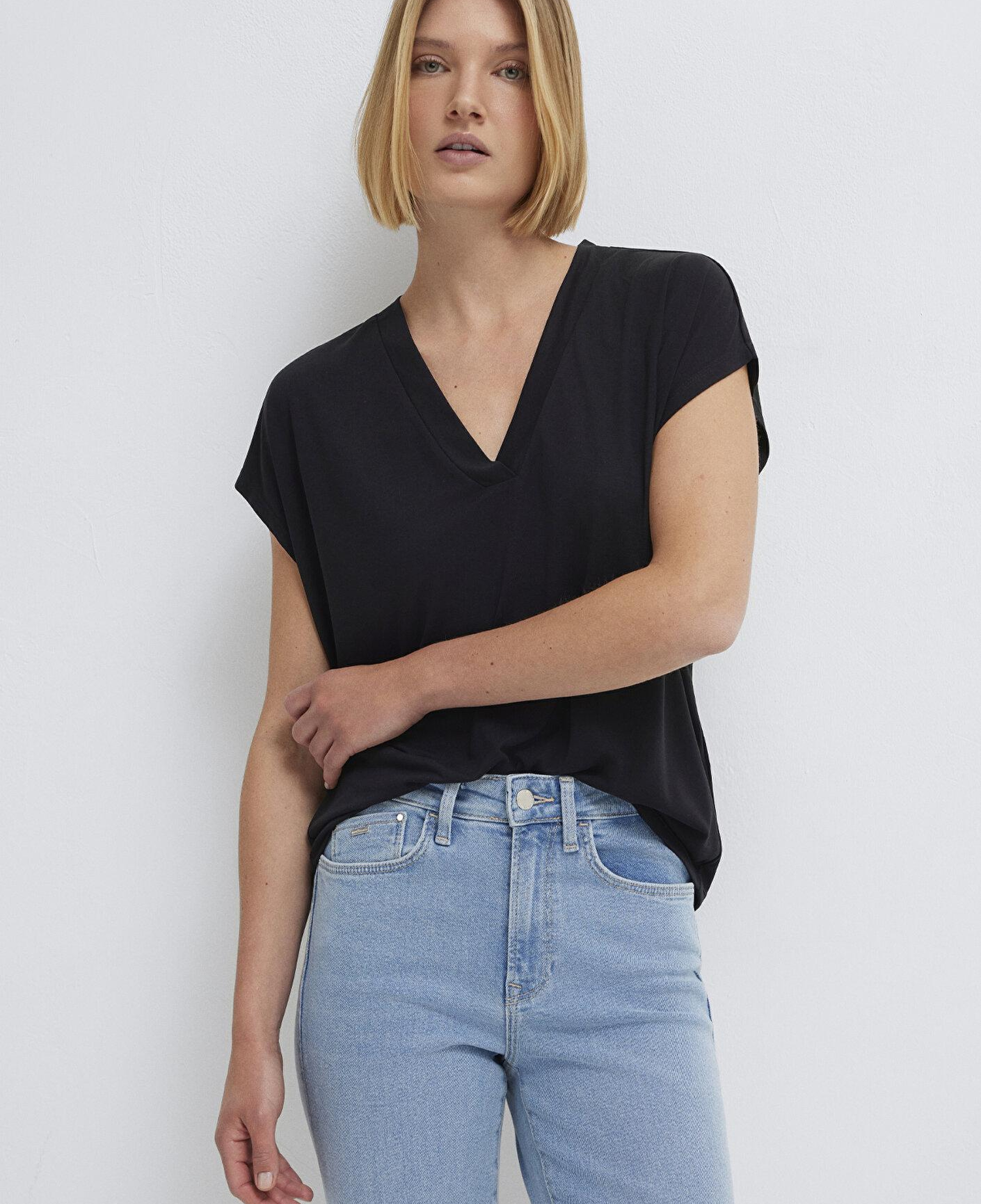 Mavi Soft-Premium Siyah (TENCEL™) Modal Karışımlı V Yaka Tişört Regular Fit / Normal Kesim 1612250-900