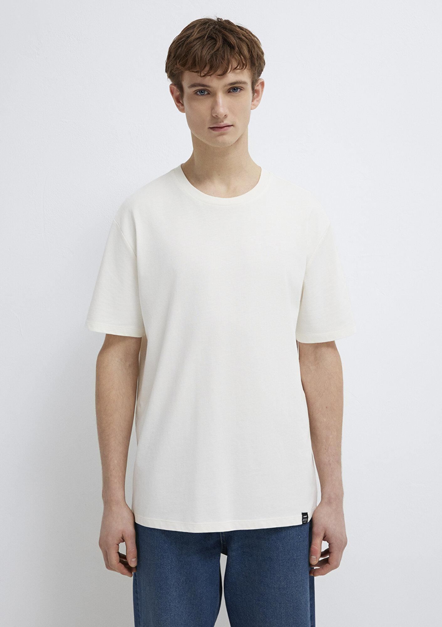 Mavi Etiket Detaylı Ekru Basic Tişört Loose Fit / Bol Rahat Kesim 0611824-70057