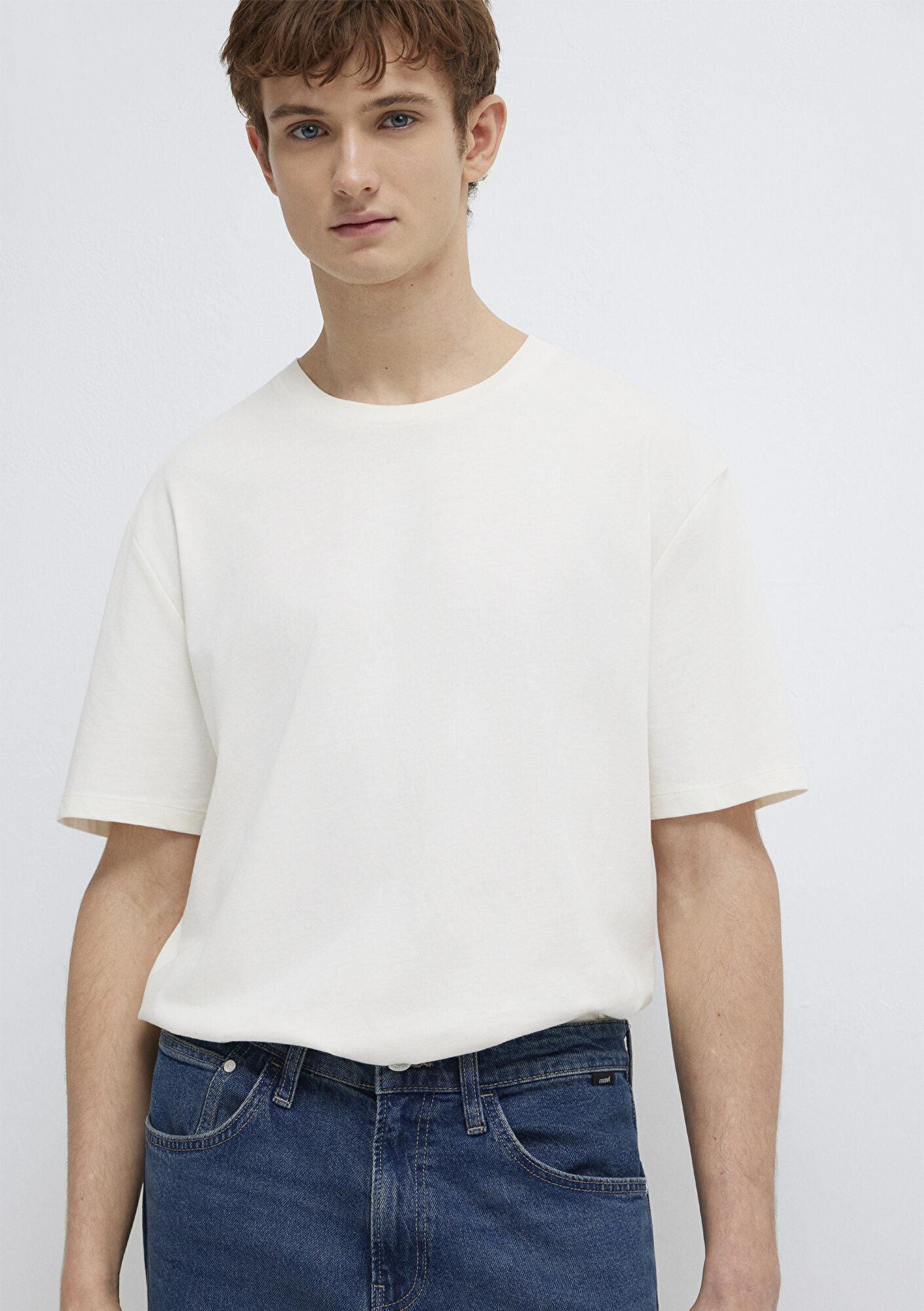 Mavi Etiket Detaylı Ekru Basic Tişört Loose Fit / Bol Rahat Kesim 0611824-70057