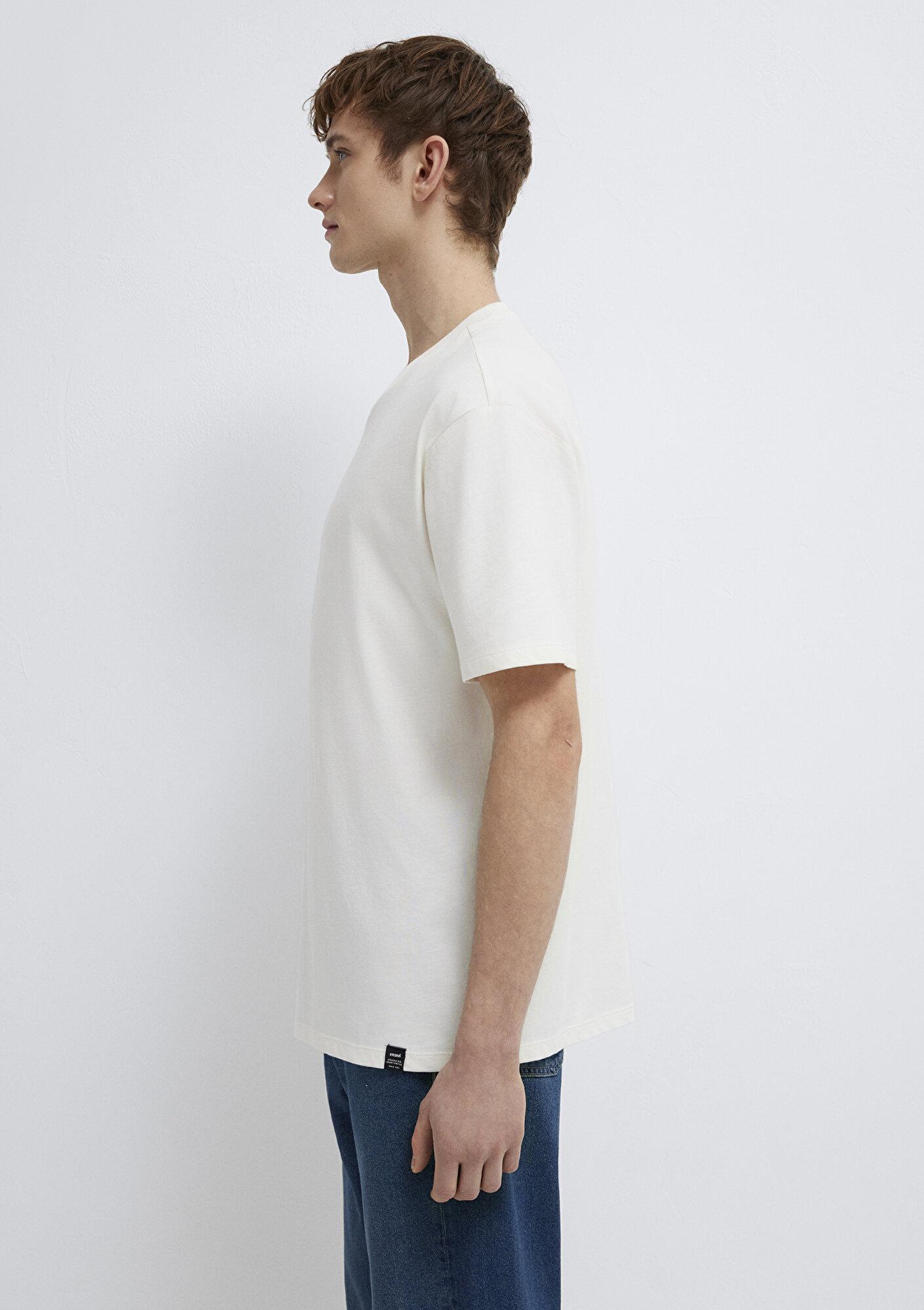 Mavi Etiket Detaylı Ekru Basic Tişört Loose Fit / Bol Rahat Kesim 0611824-70057