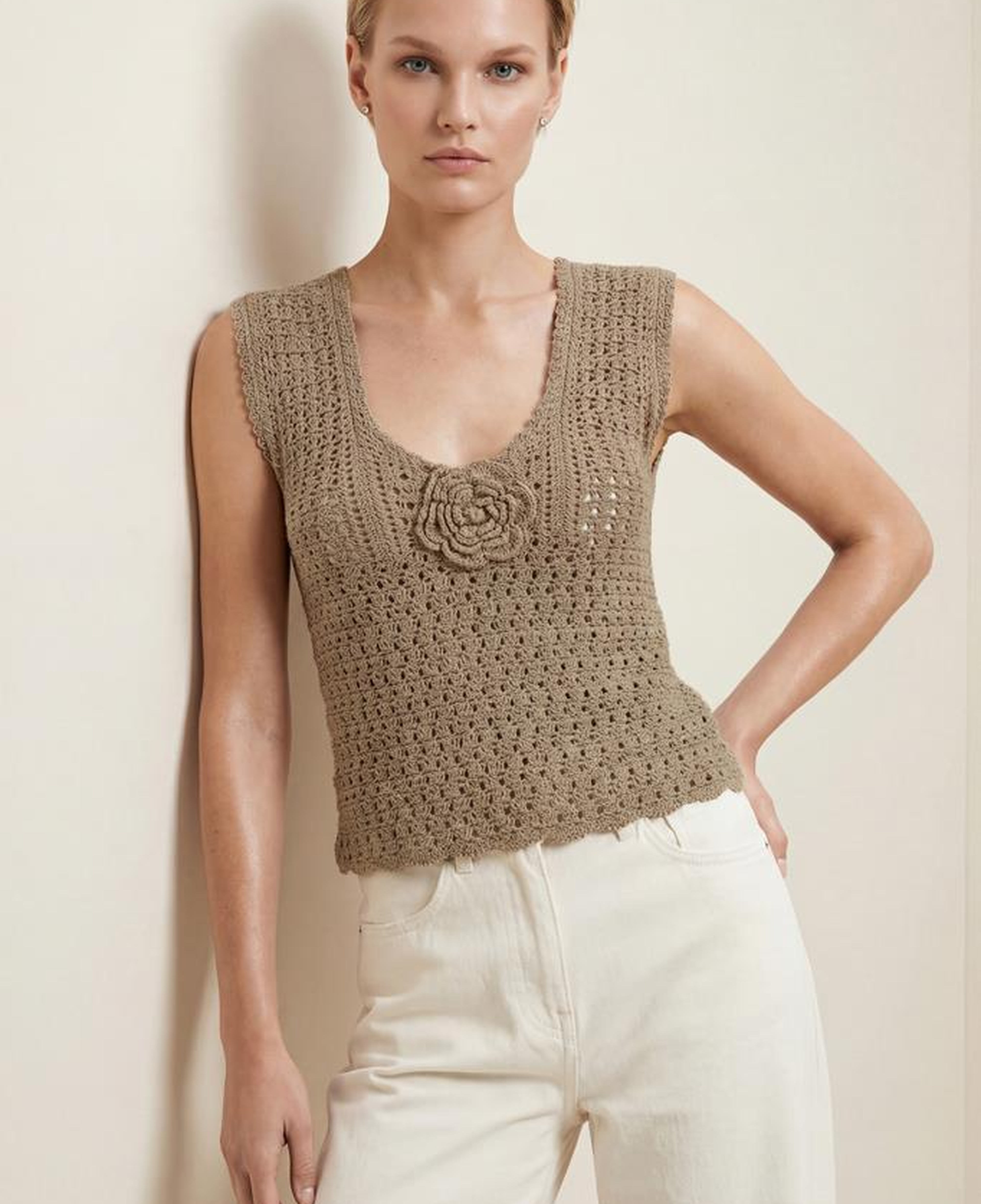 Join Us V Yaka El İşi Çiçek Detaylı Bej Bluz