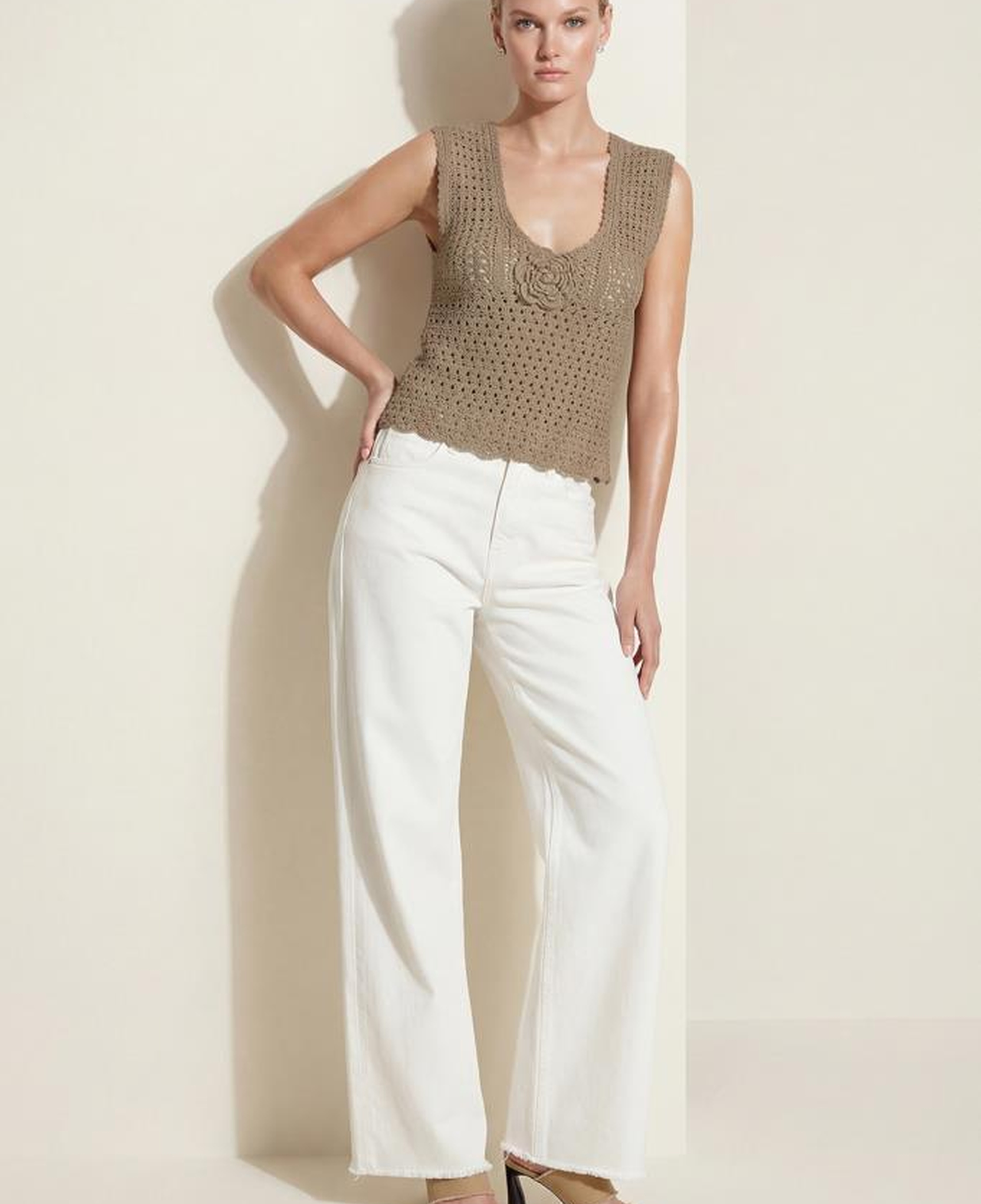 Join Us V Yaka El İşi Çiçek Detaylı Bej Bluz