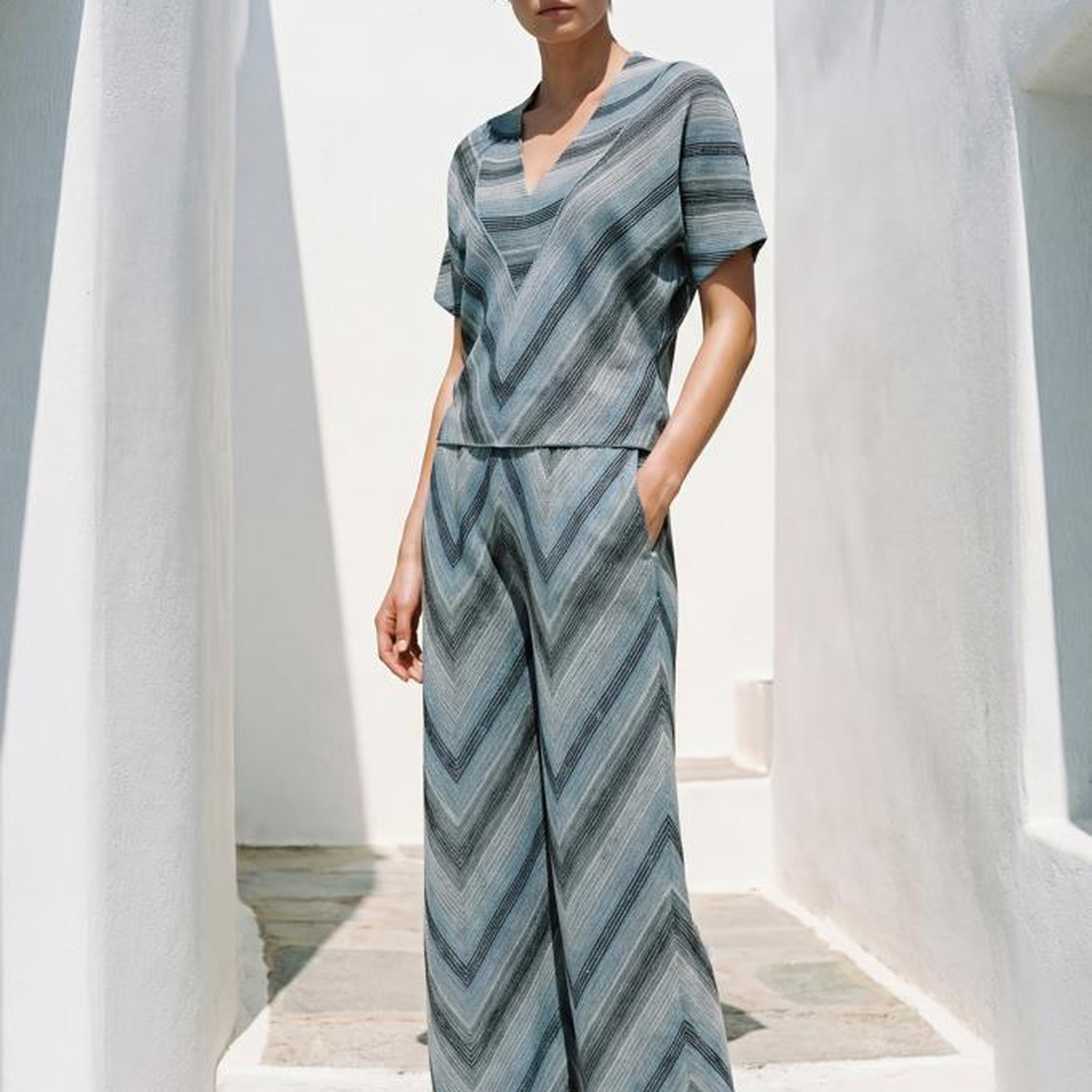 Join Us V Yaka Kısa Kollu Desenli Multi Bluz