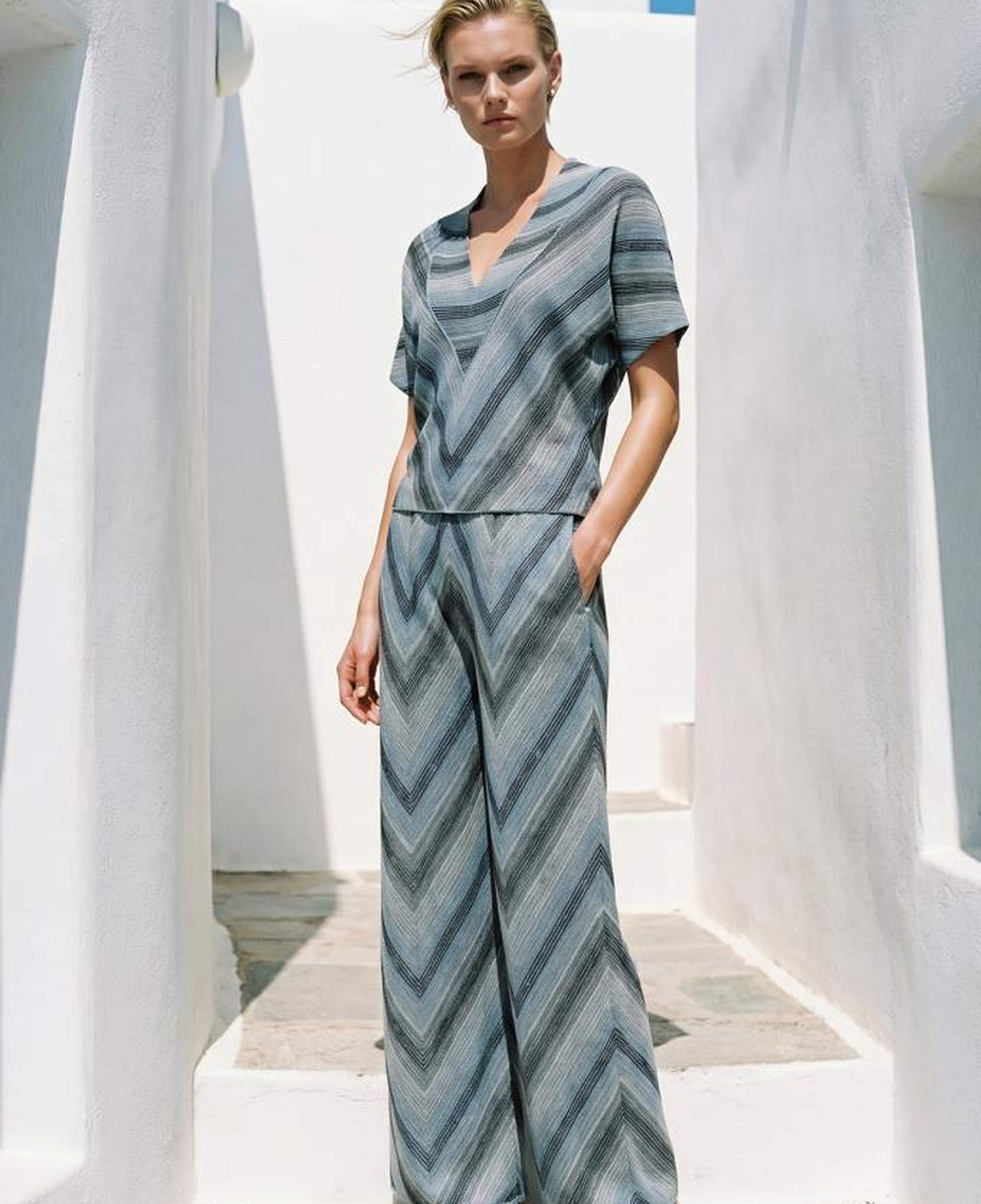 Join Us V Yaka Kısa Kollu Desenli Multi Bluz