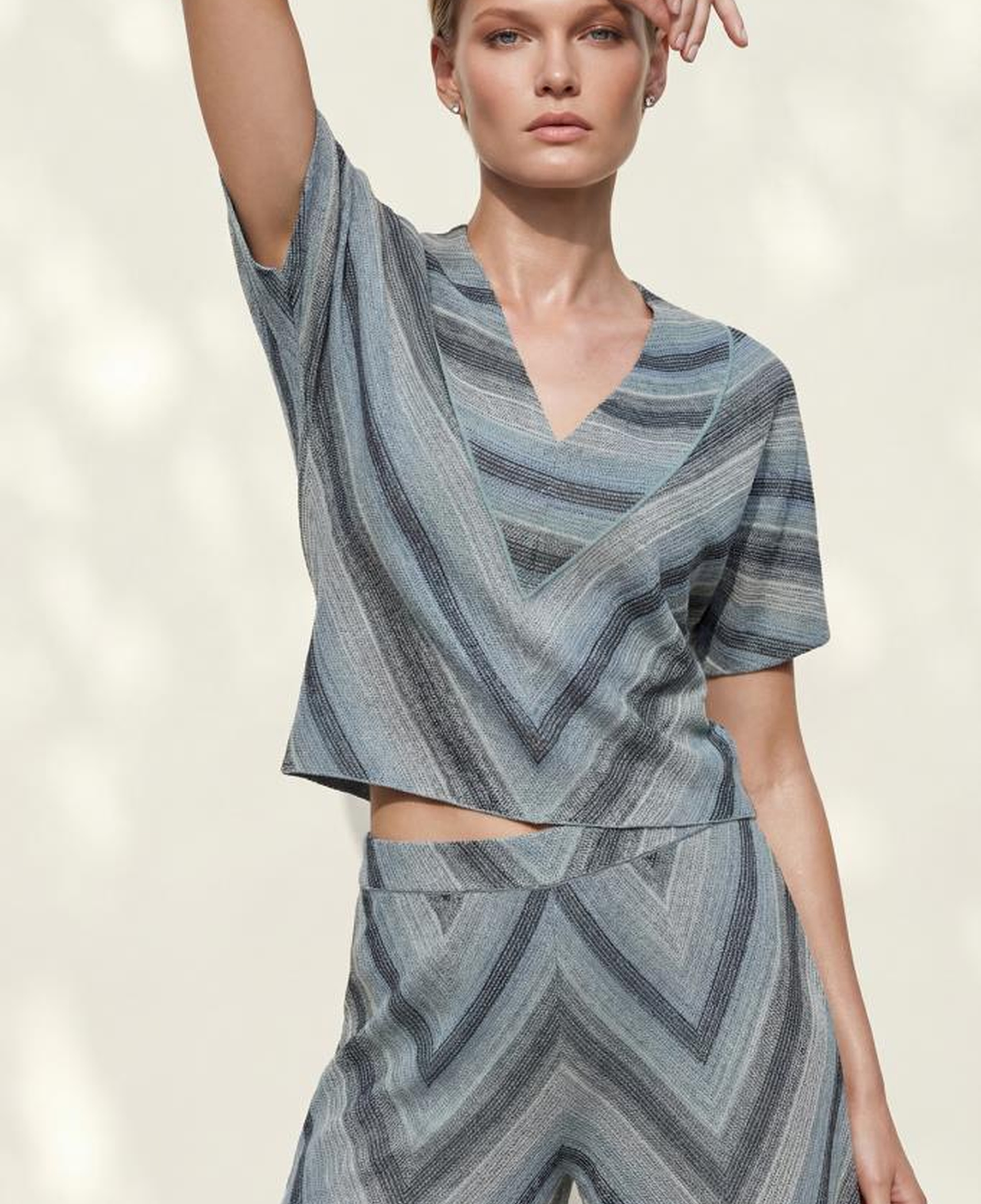 Join Us V Yaka Kısa Kollu Desenli Multi Bluz