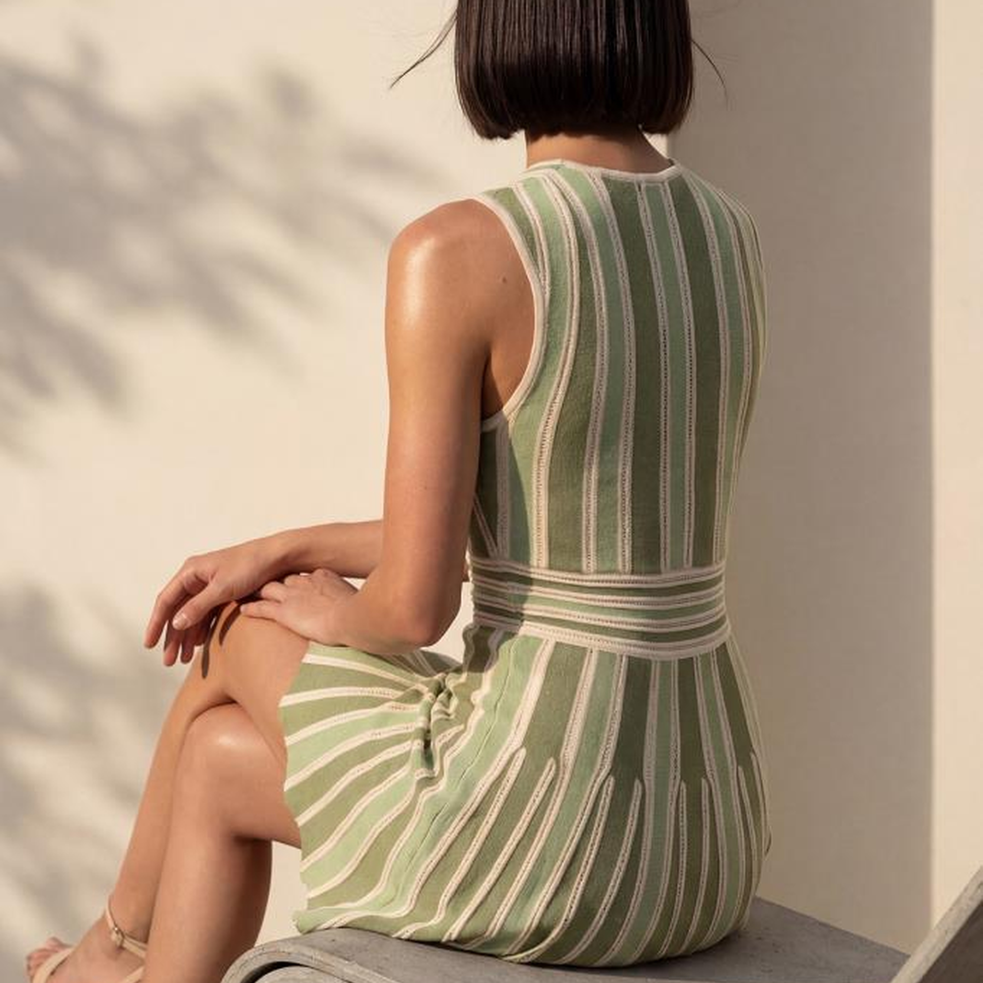 Join Us V Yaka Yeşil Mini Kloş Elbise