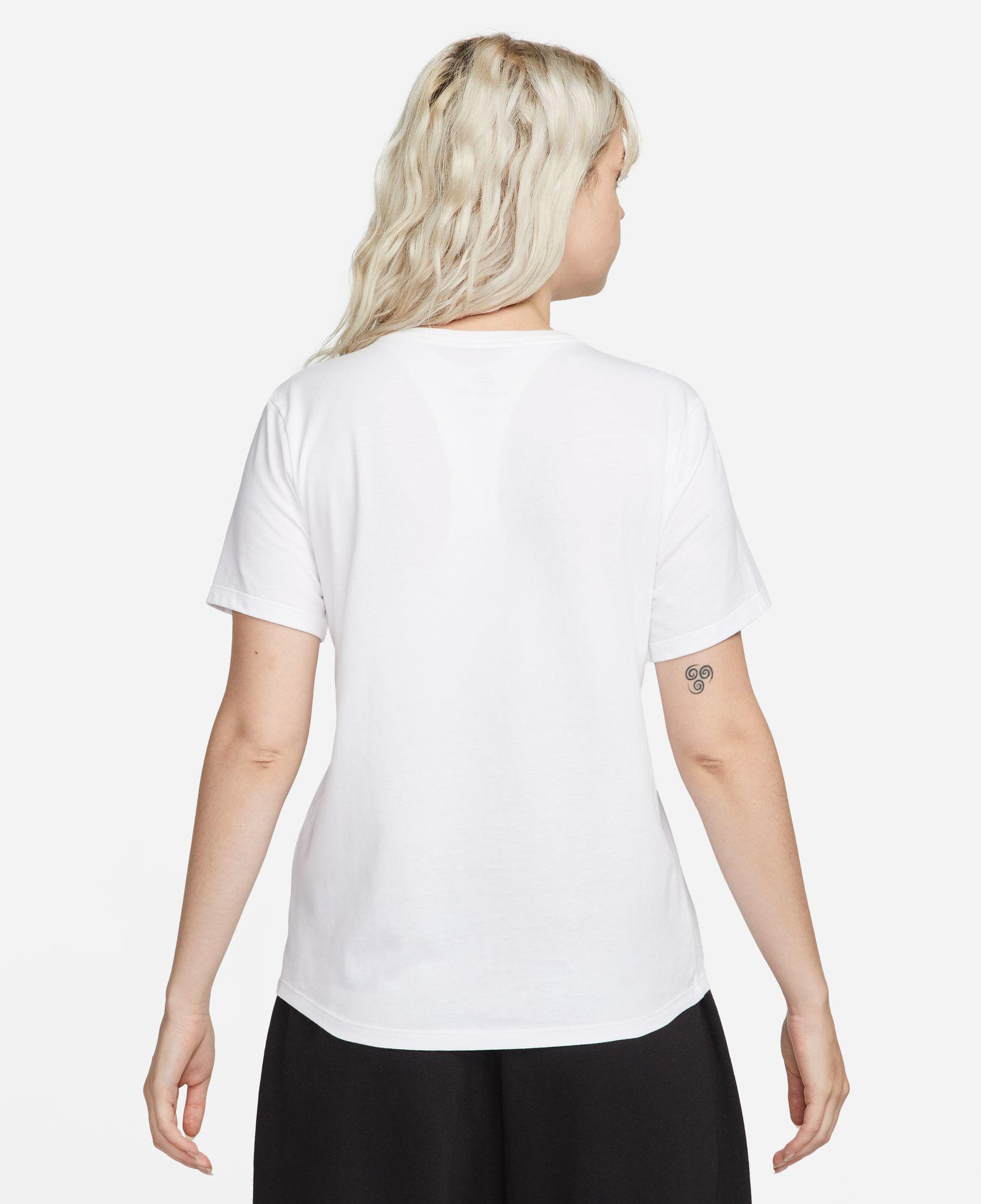 Nike Sportswear Club Kadın Beyaz T-Shirt