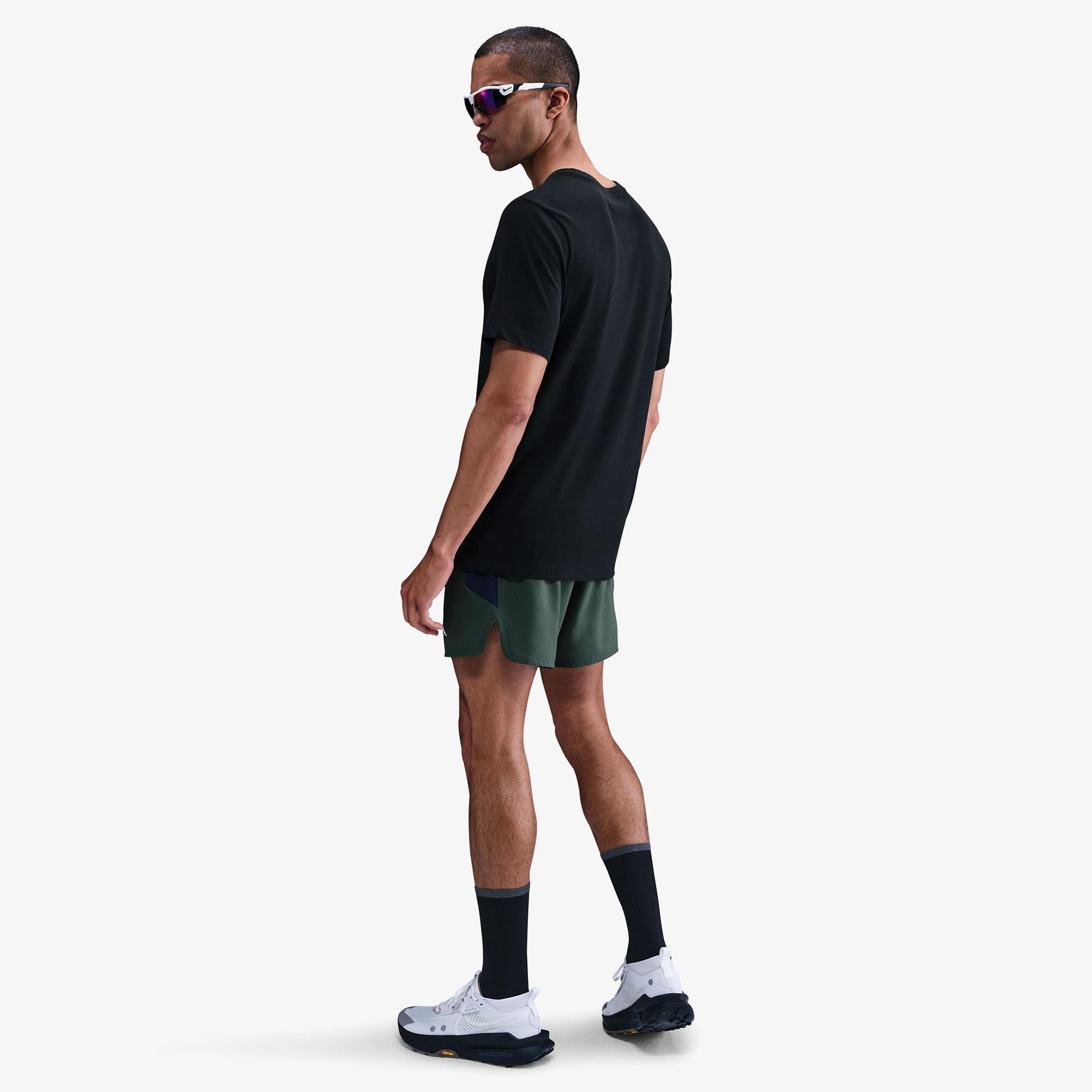 Nike Dri-Fit Trail Logo Erkek Siyah T-Shirt