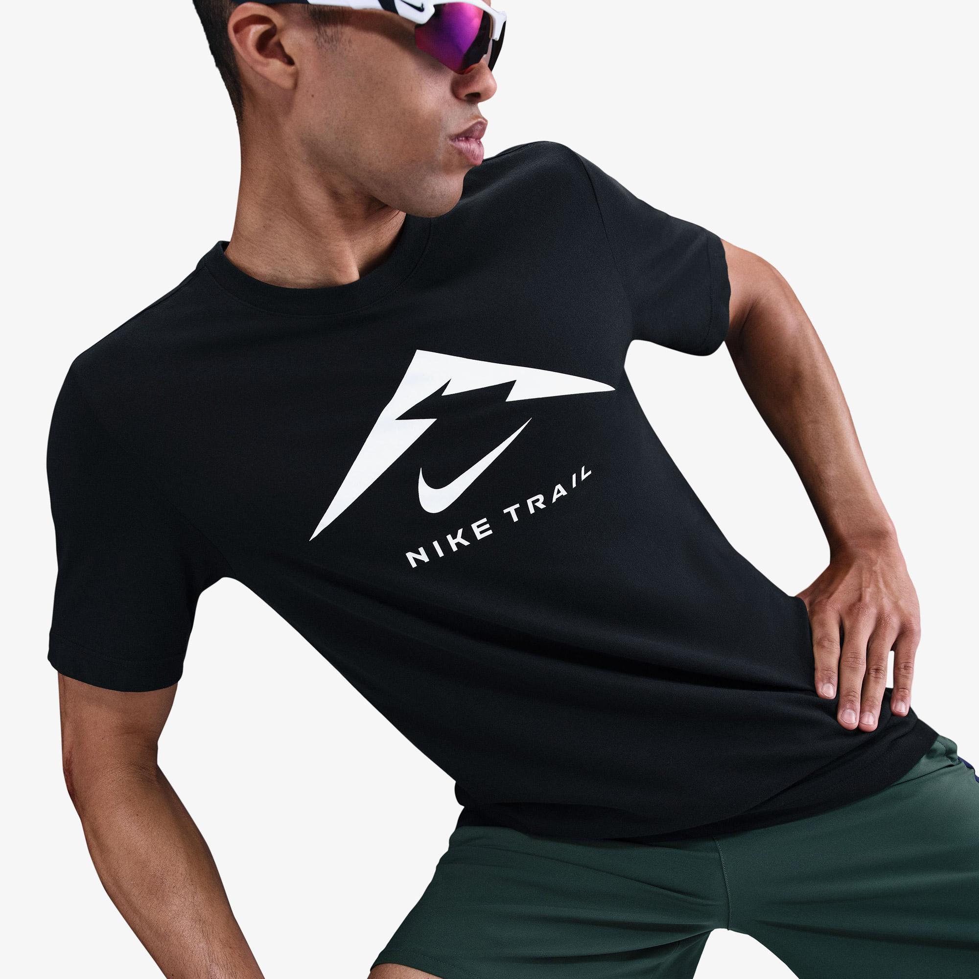 Nike Dri-Fit Trail Logo Erkek Siyah T-Shirt