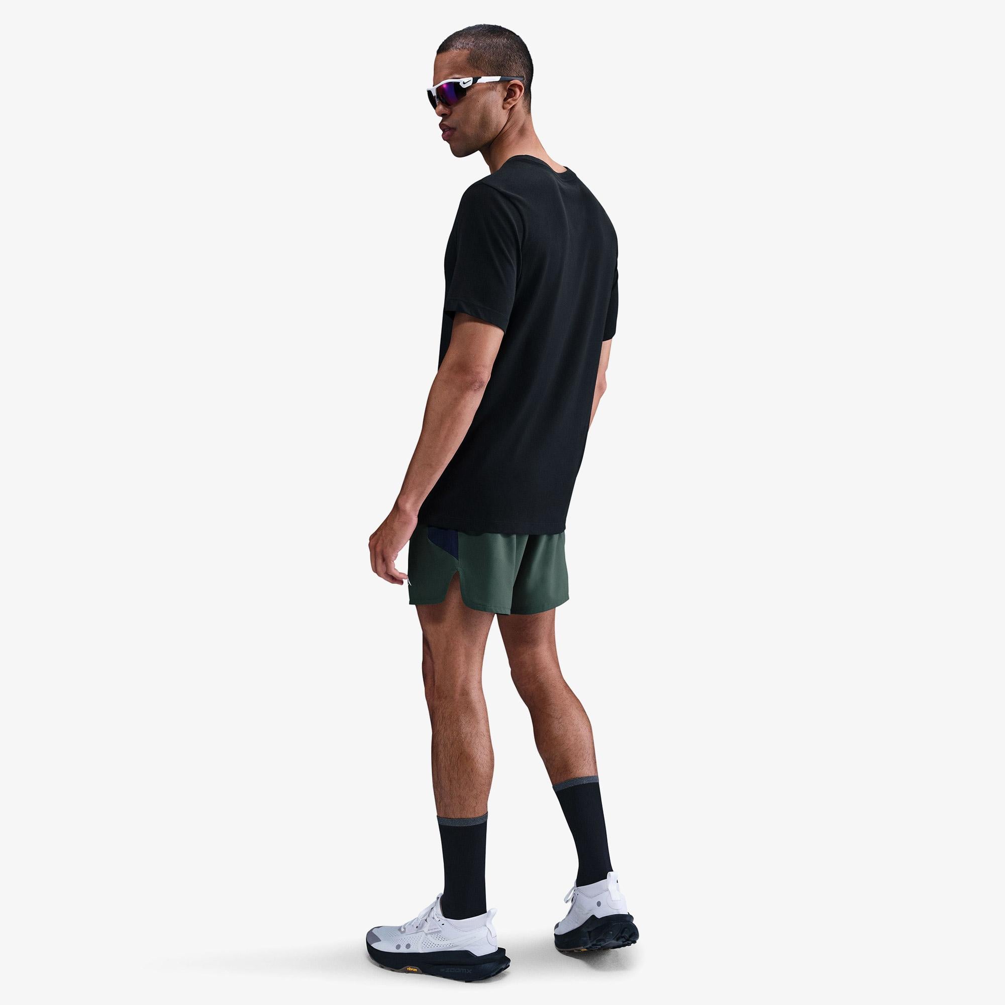 Nike Dri-Fit Trail Logo Erkek Siyah T-Shirt