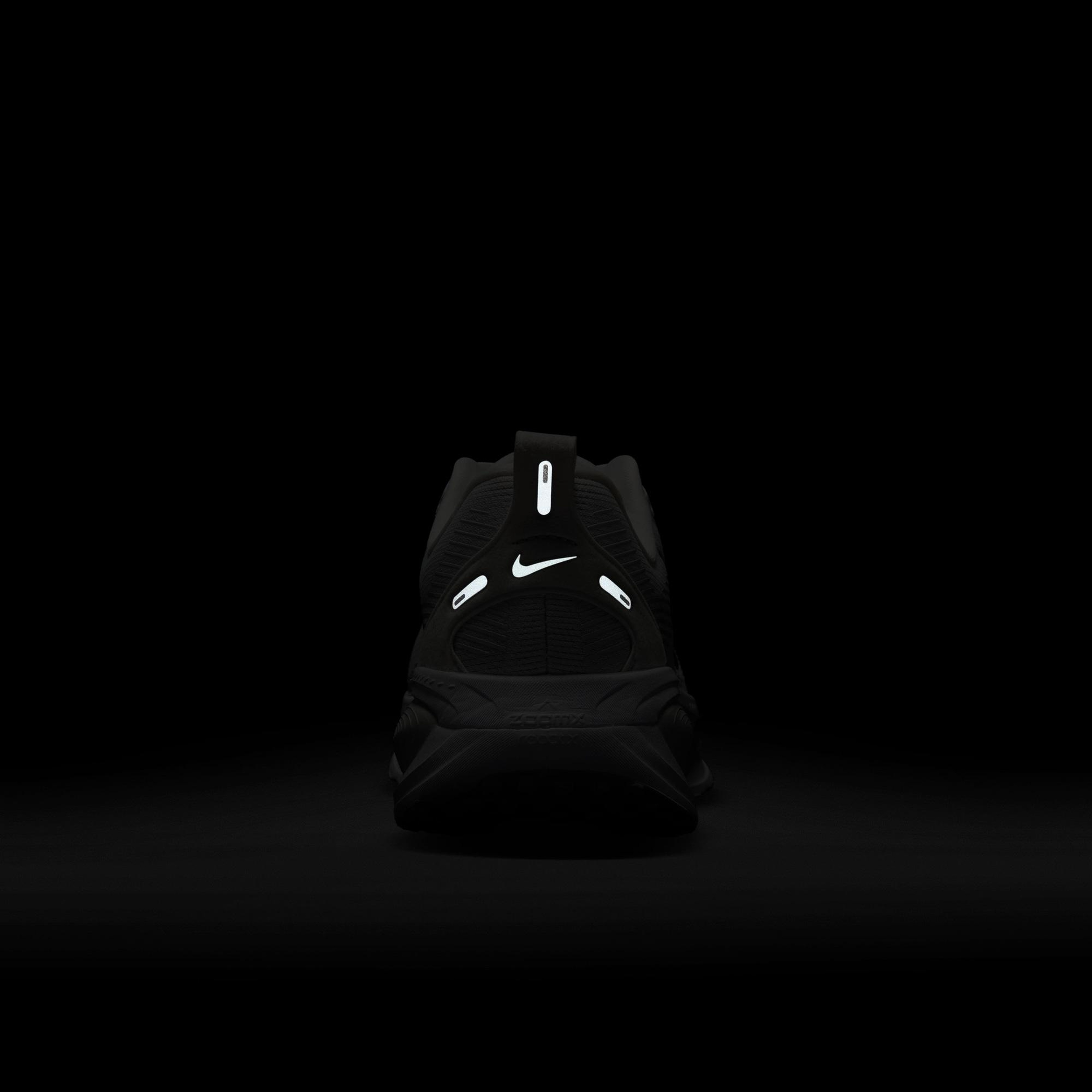 Nike Vomero 18 Kadın Beyaz Koşu Ayakkabısı