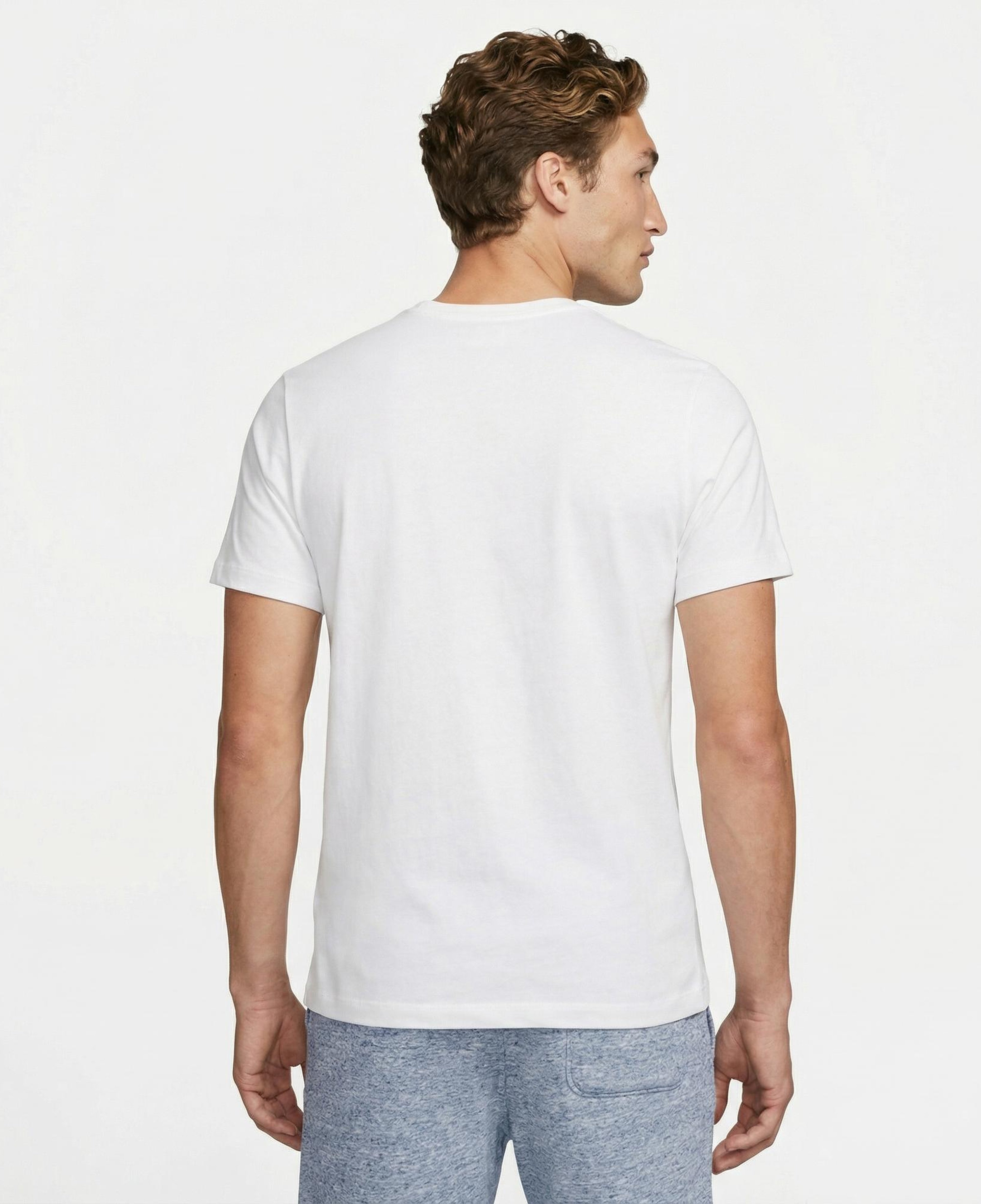 Nike Sportswear Club Erkek Beyaz T-Shirt