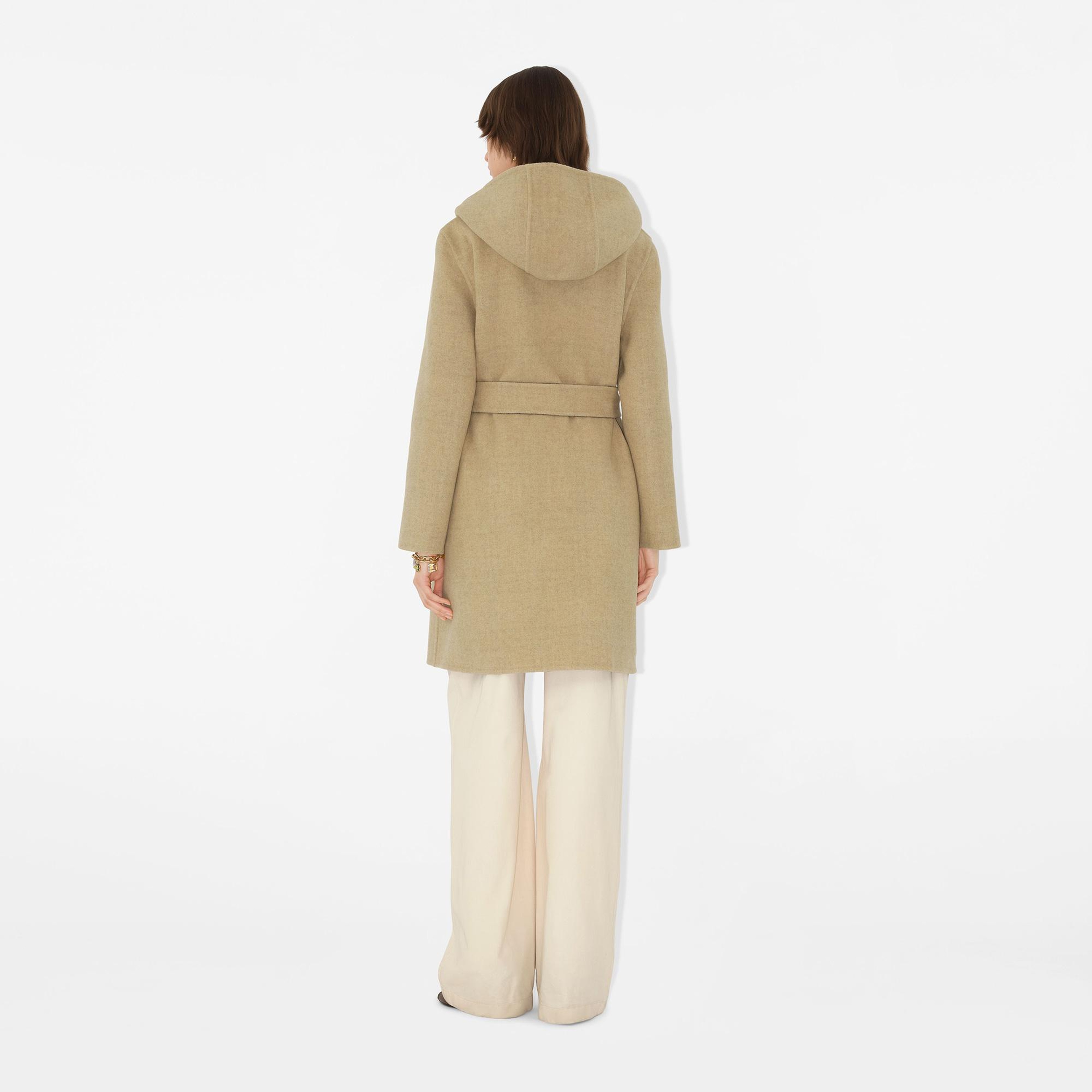 Burberry Hampshire Reversible Wool Hooded Wrap Kadın Bej Kaban
