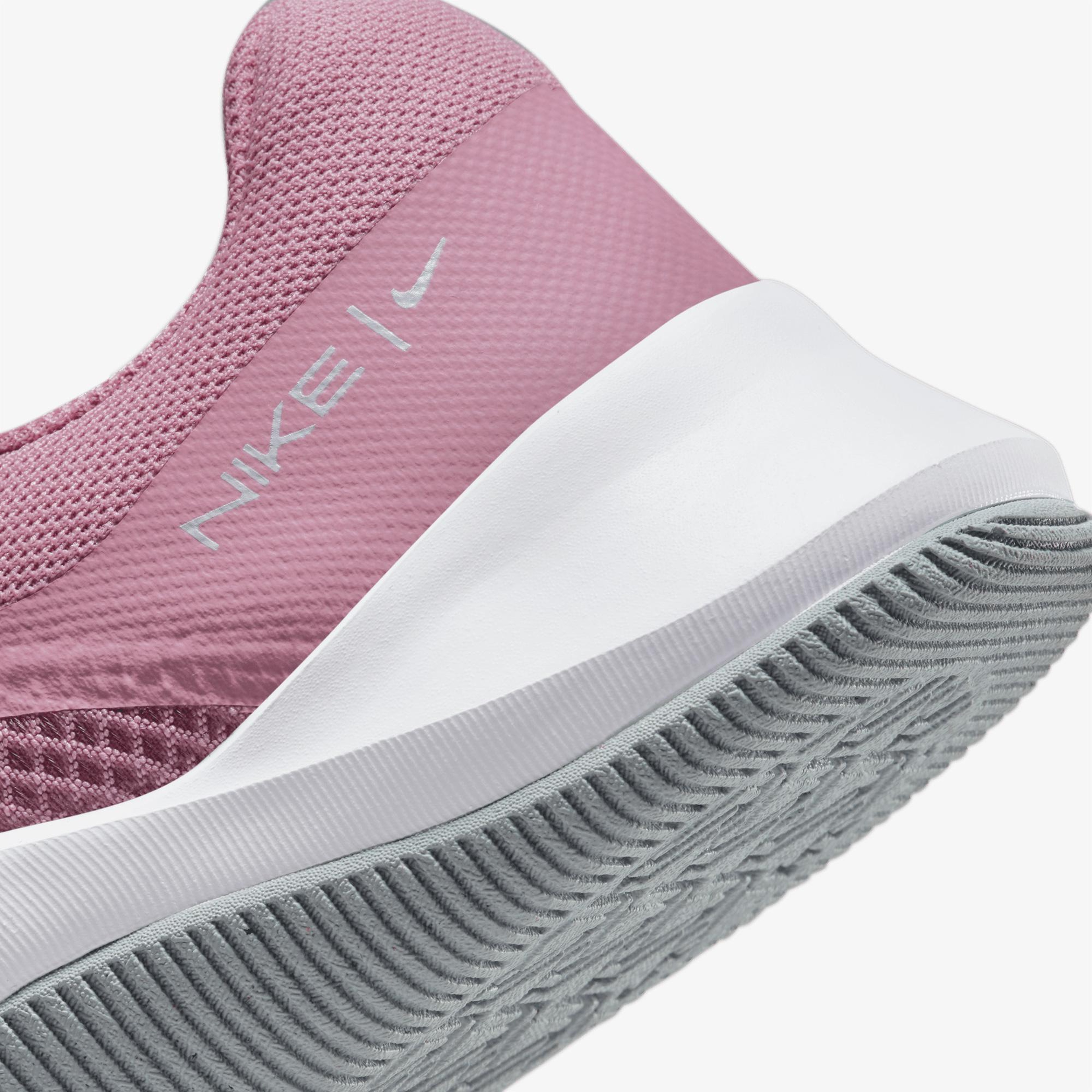 Nike Mc Trainer 2 Kadın Pembe Spor Ayakkabı