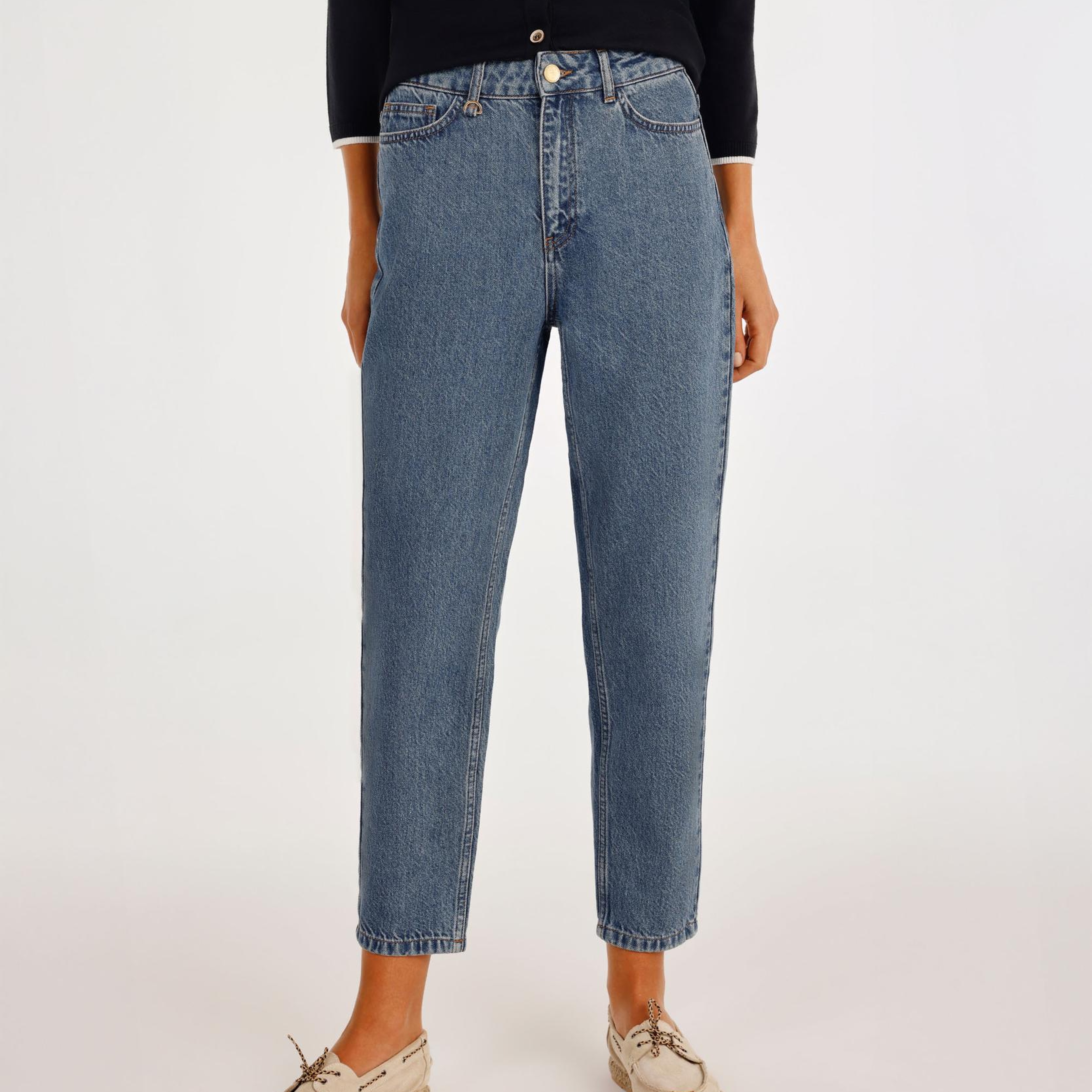YARGICI Kemer Aksesuarlı Yüksel Bel Mom Fit Denim Pantolon