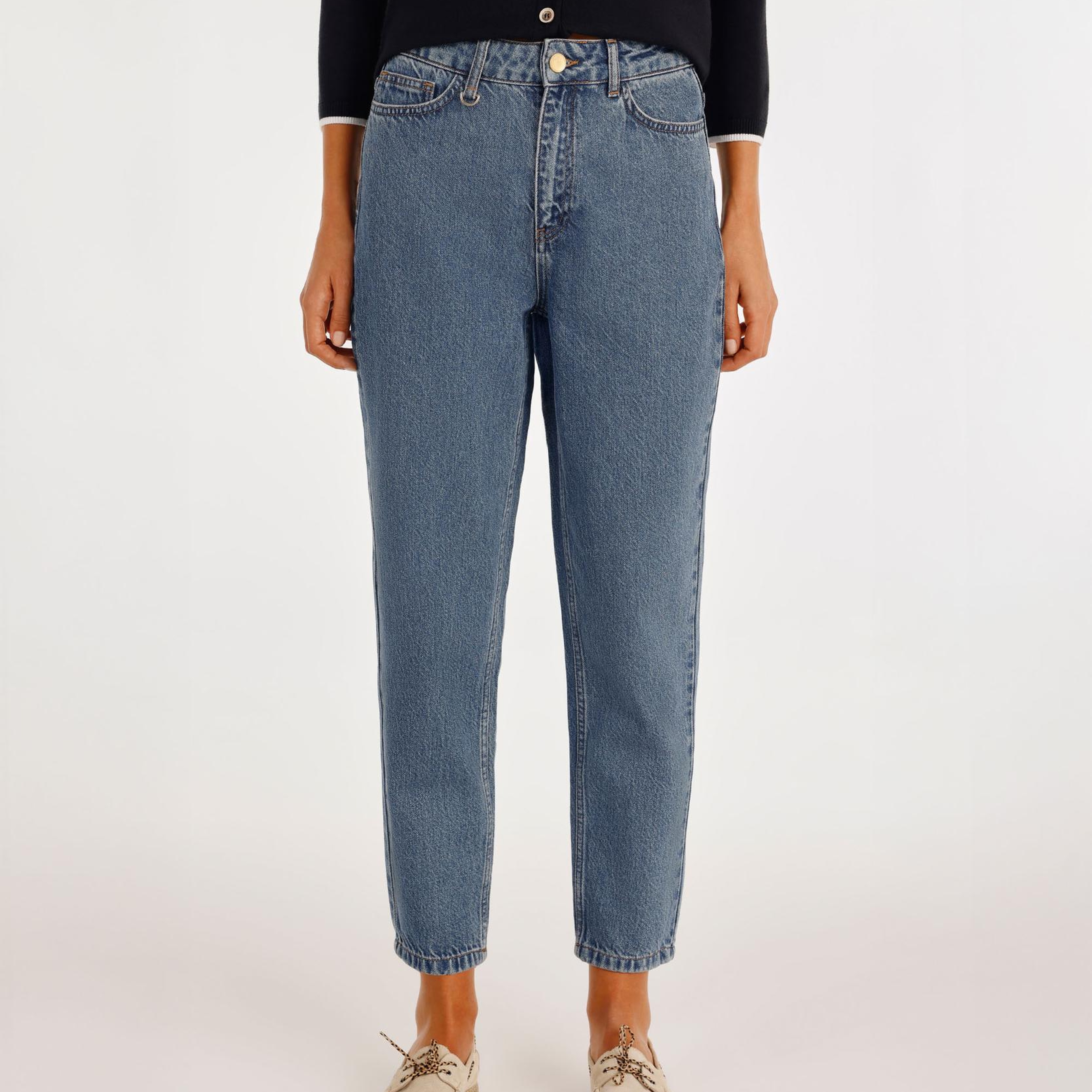 YARGICI Kemer Aksesuarlı Yüksel Bel Mom Fit Denim Pantolon