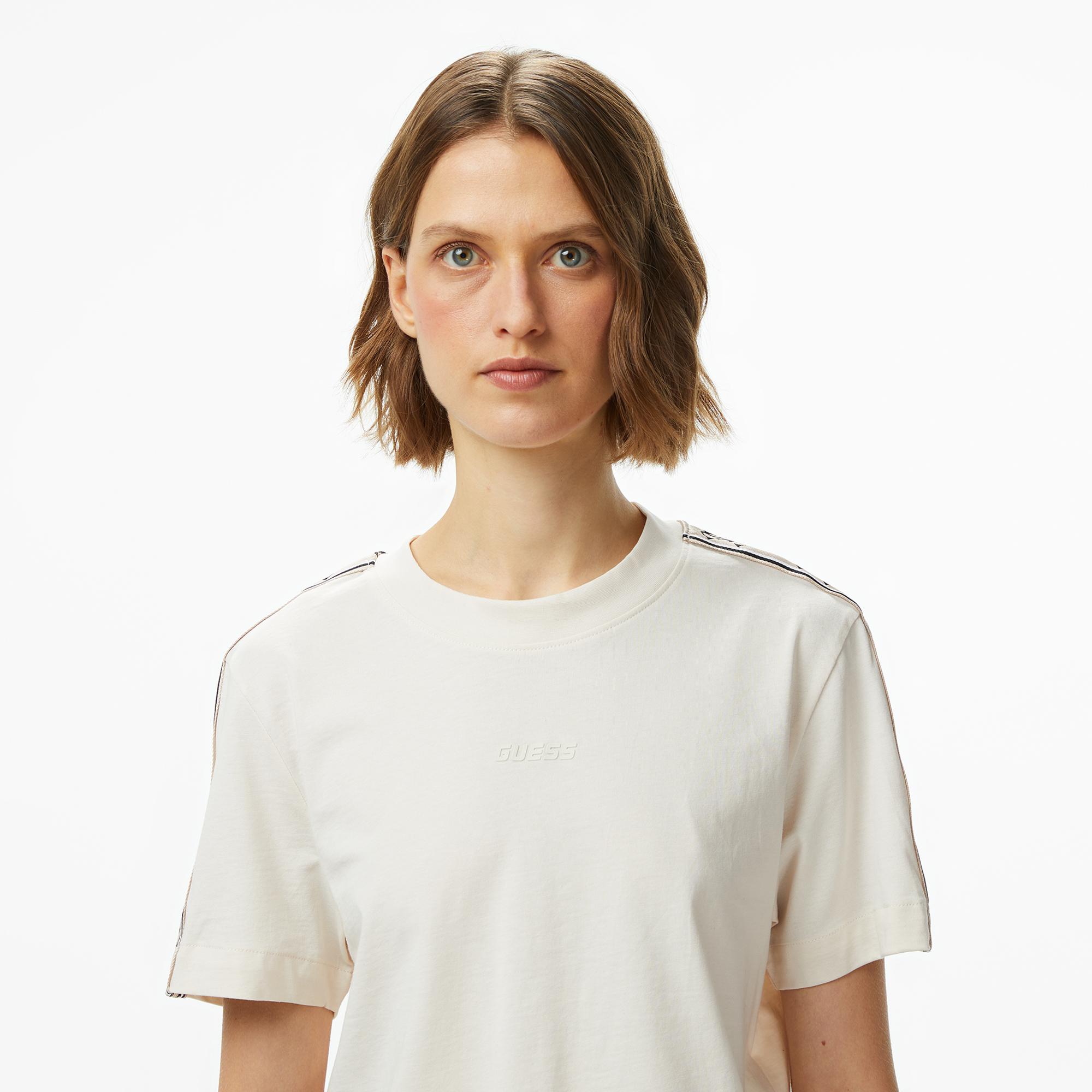 Guess Britney Kadın Krem Rengi Crop T-Shirt