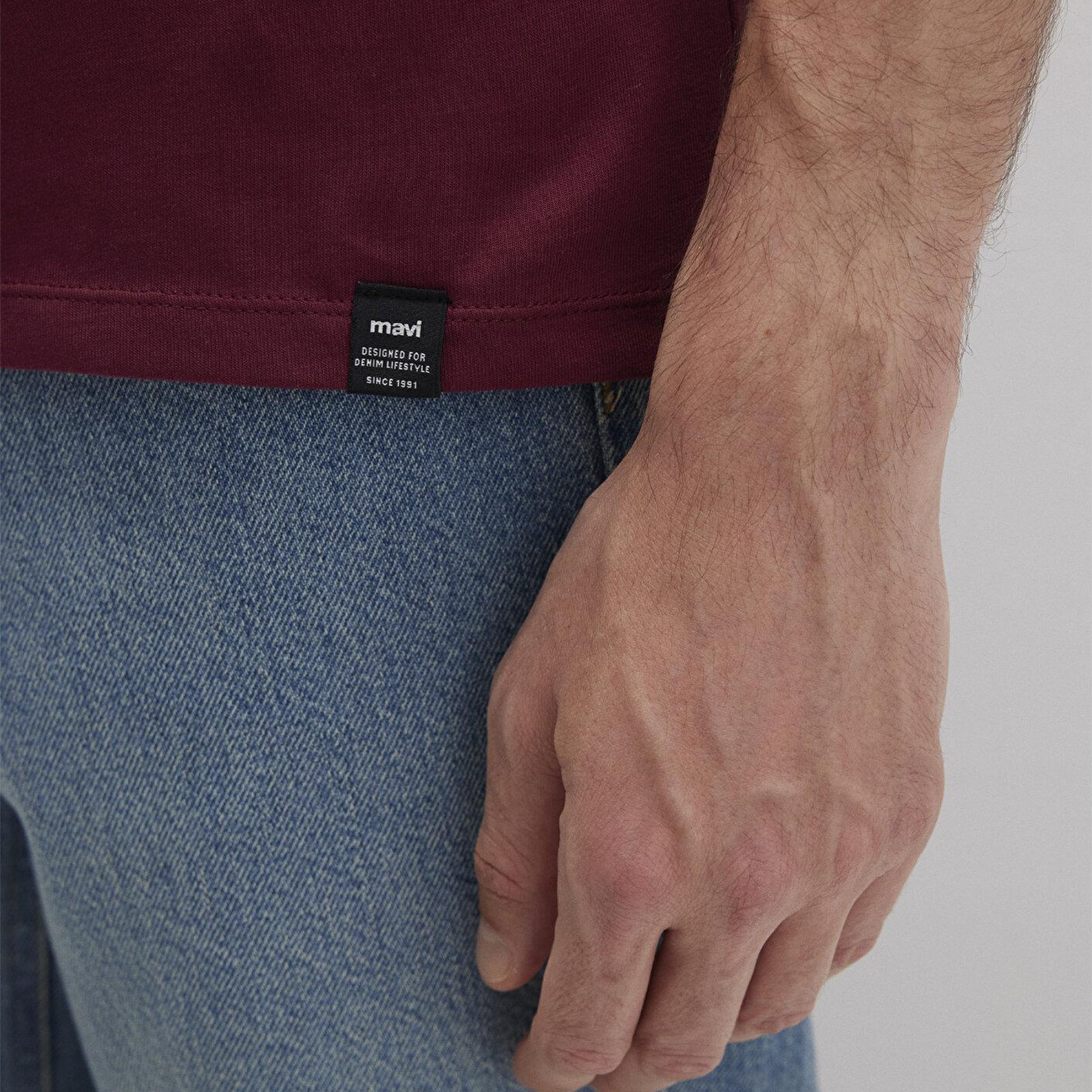 Mavi Etiket Detaylı Bordo Basic Tişört Loose Fit / Bol Rahat Kesim 0611824-70394