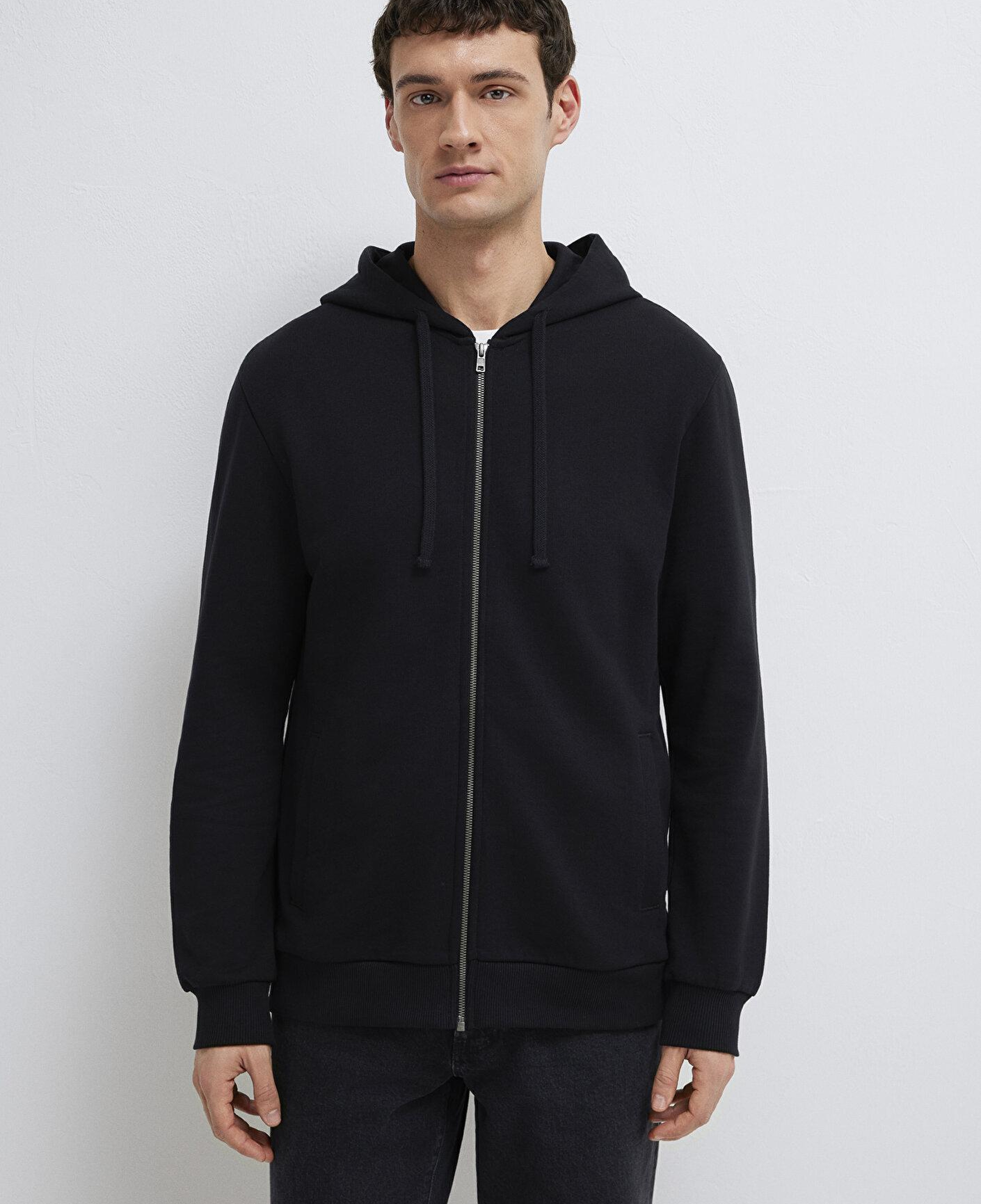 Mavi Kapüşonlu Fermuarlı Siyah Sweatshirt 0S10423-900
