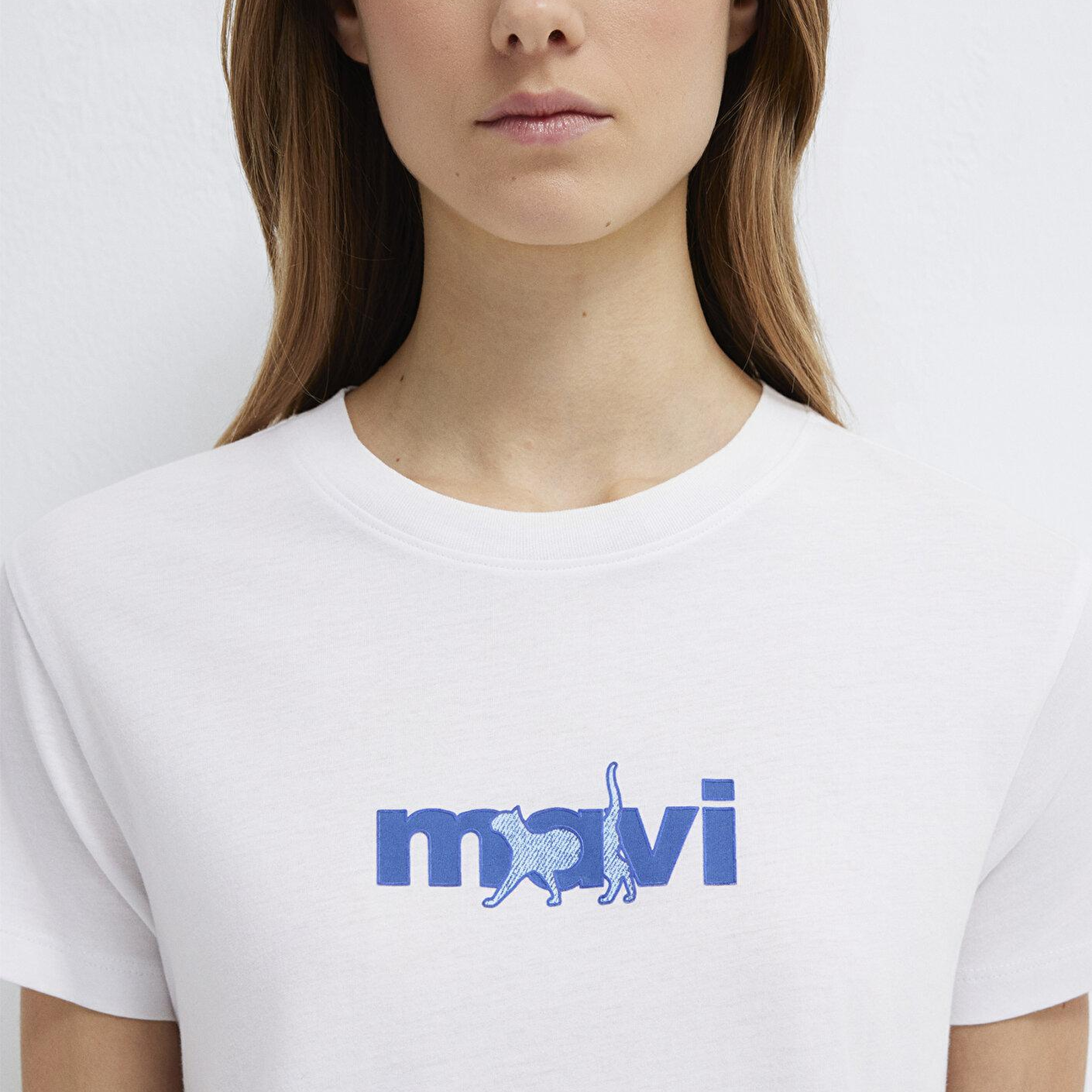 Mavi Mavi Kedi Baskılı Beyaz Tişört Semi Slim Fit / Yarı Dar Kesim 1613287-620