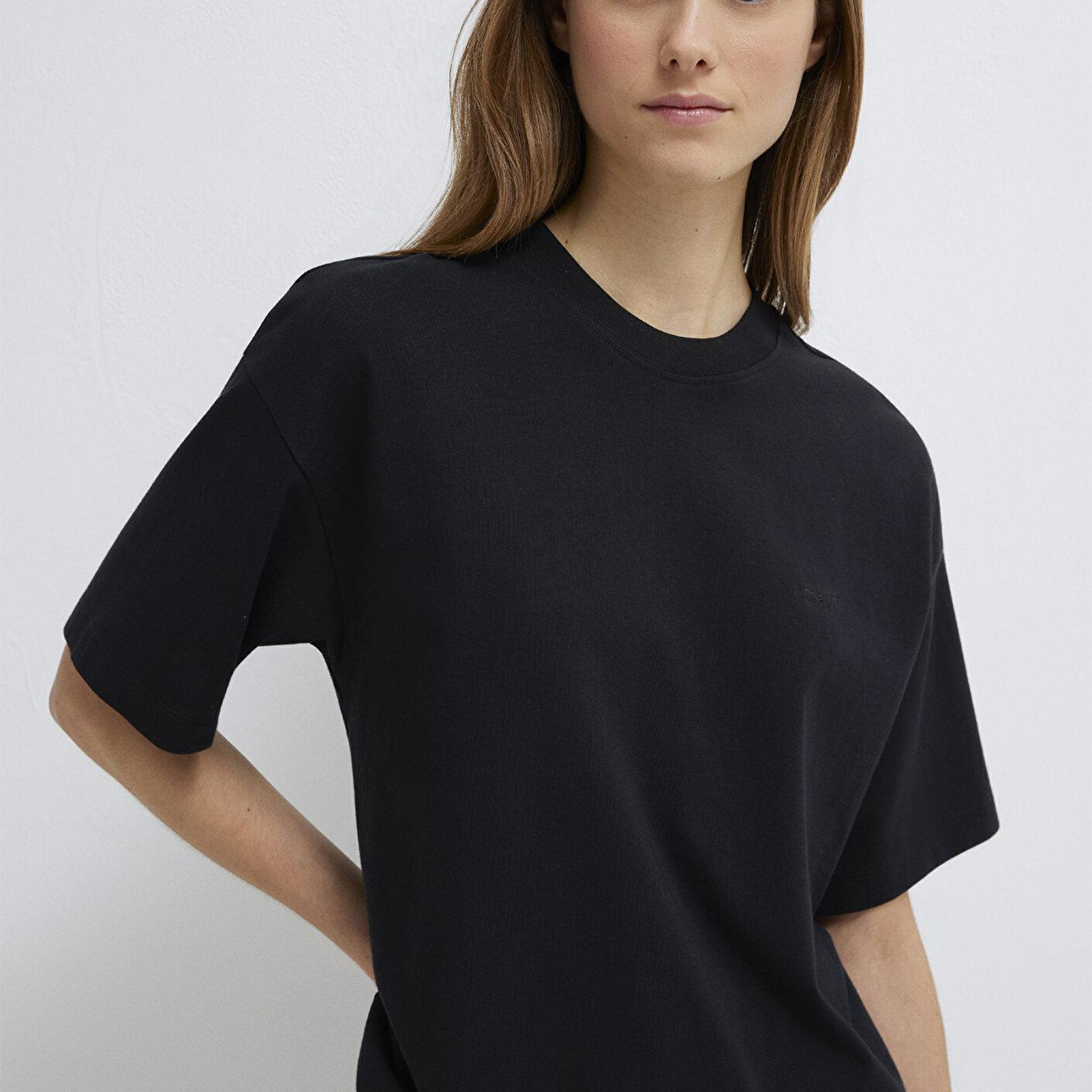 Mavi Mavi Nakışlı Siyah Basic Tişört Loose Fit / Bol Rahat Kesim 1613225-900
