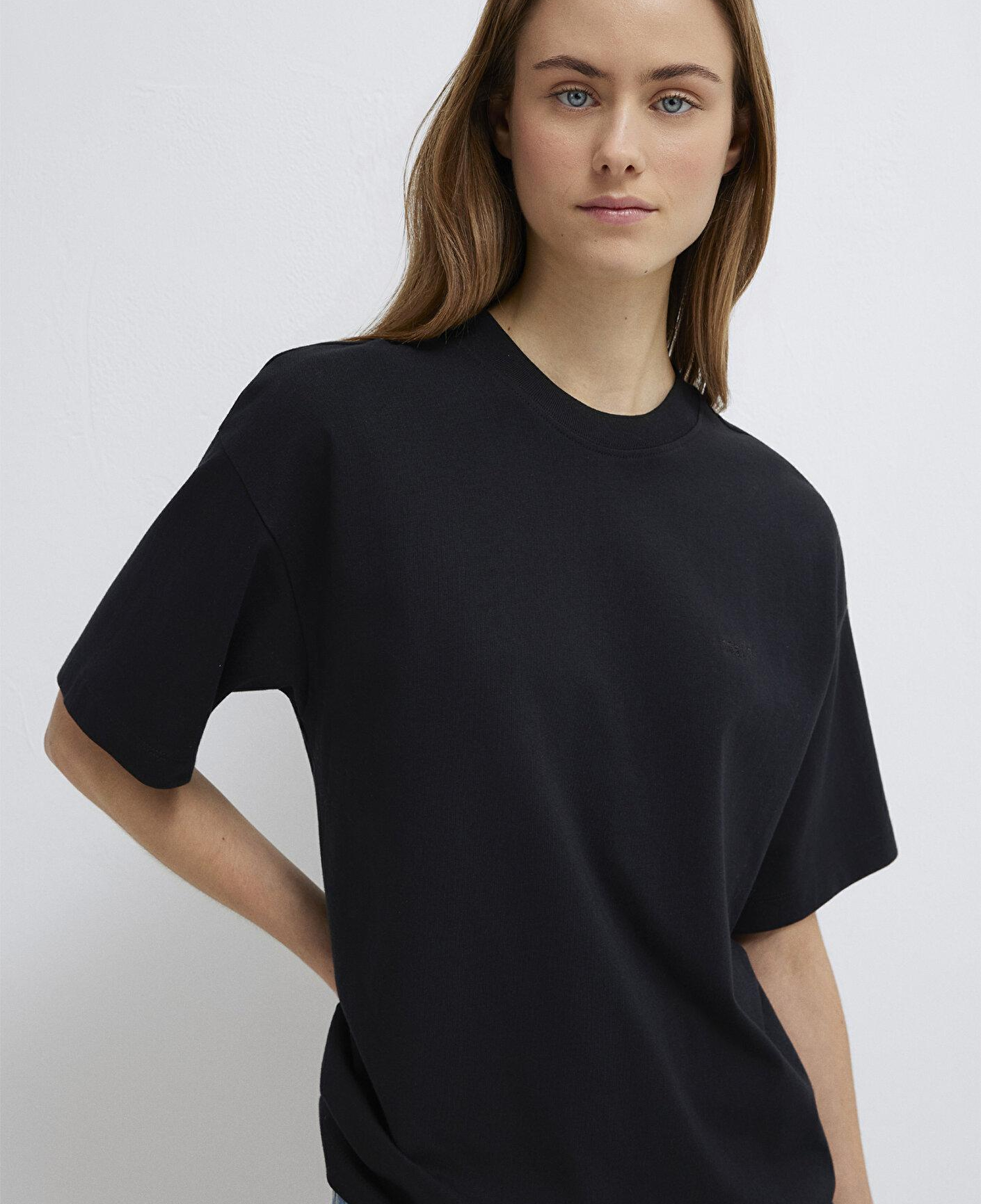 Mavi Mavi Nakışlı Siyah Basic Tişört Loose Fit / Bol Rahat Kesim 1613225-900