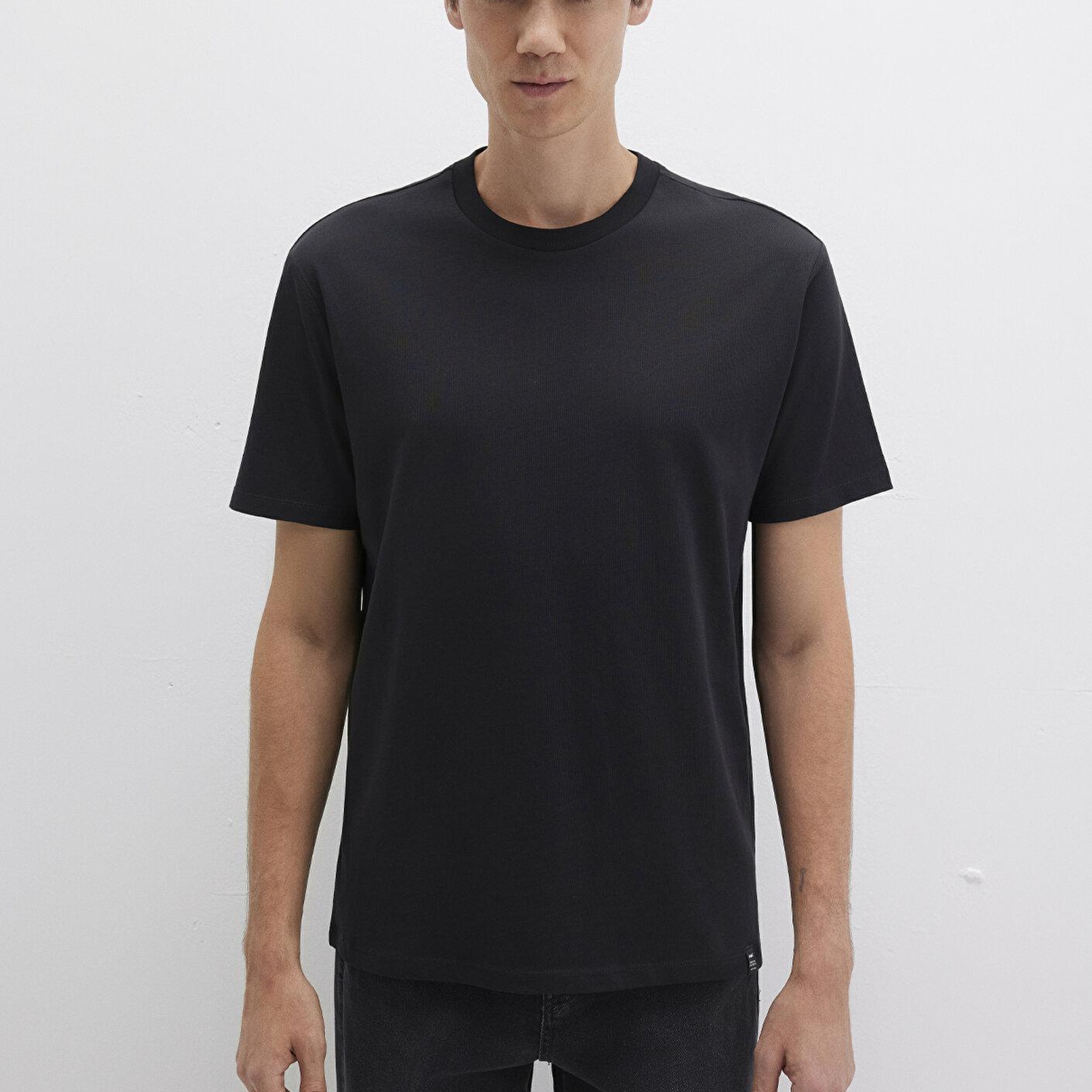 Mavi Etiket Detaylı Siyah Basic Tişört Loose Fit / Bol Rahat Kesim 0611824-900