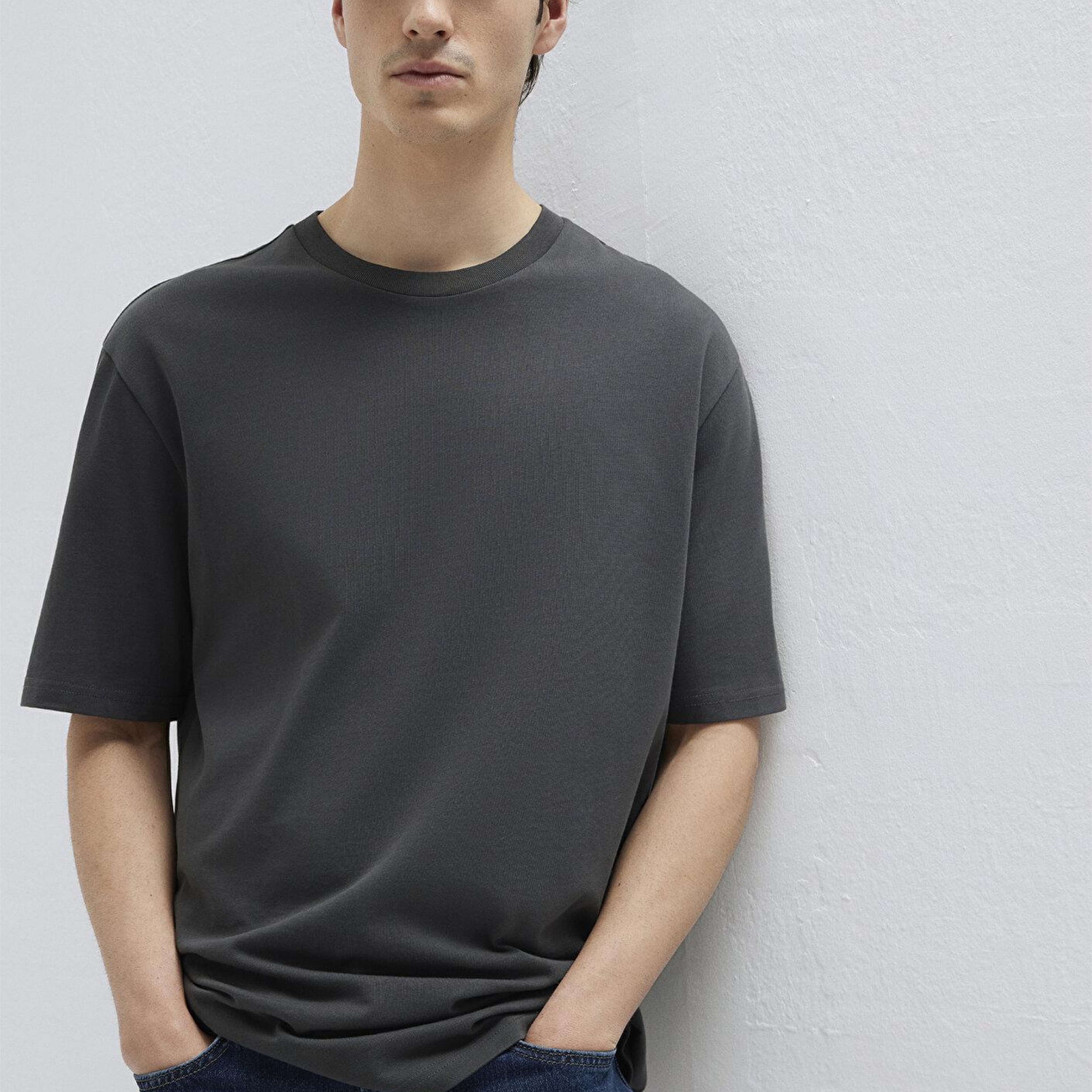 Mavi Logo Kol Detaylı Antrasit Basic Tişört Loose Fit / Bol Rahat Kesim 0611924-70092