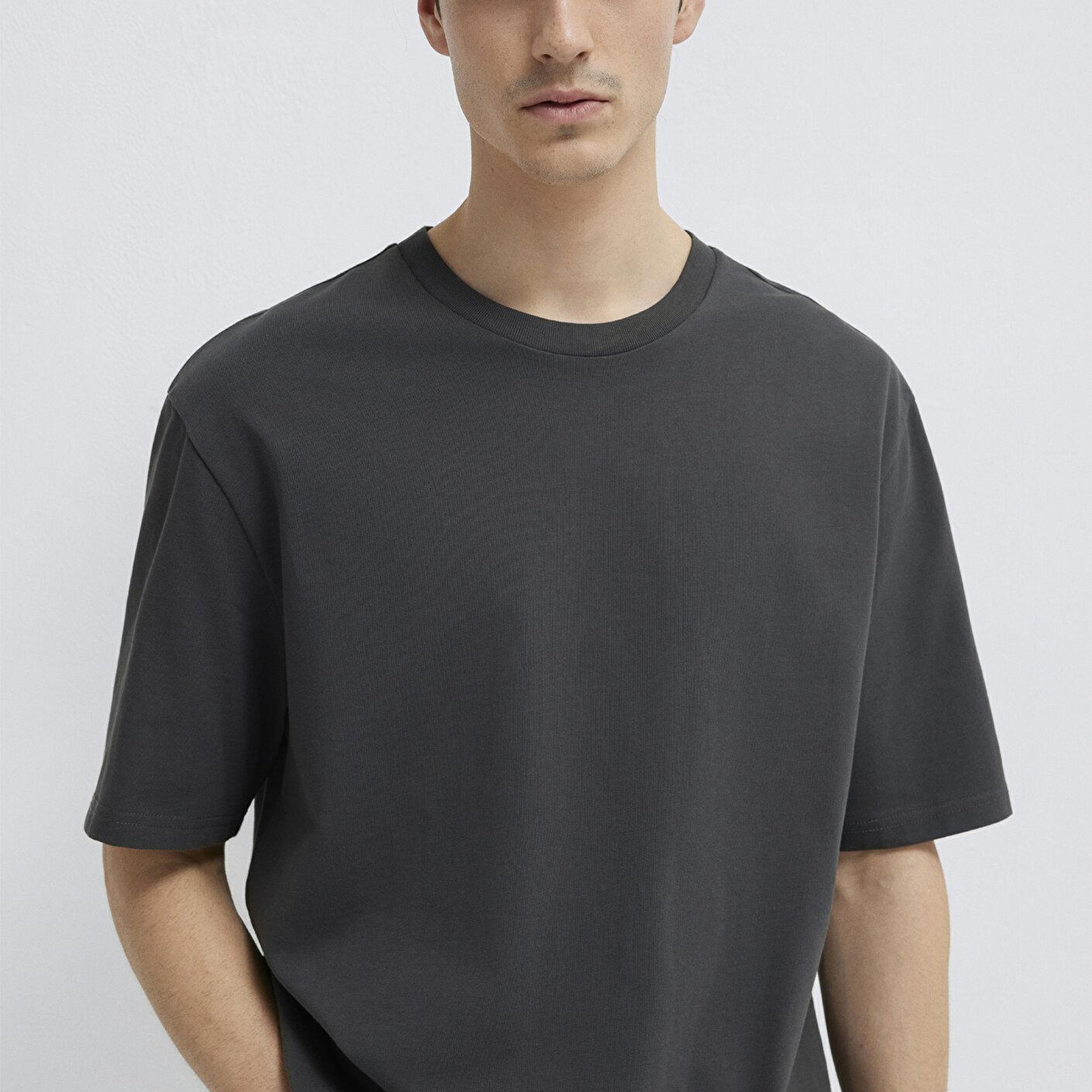 Mavi Logo Kol Detaylı Antrasit Basic Tişört Loose Fit / Bol Rahat Kesim 0611924-70092