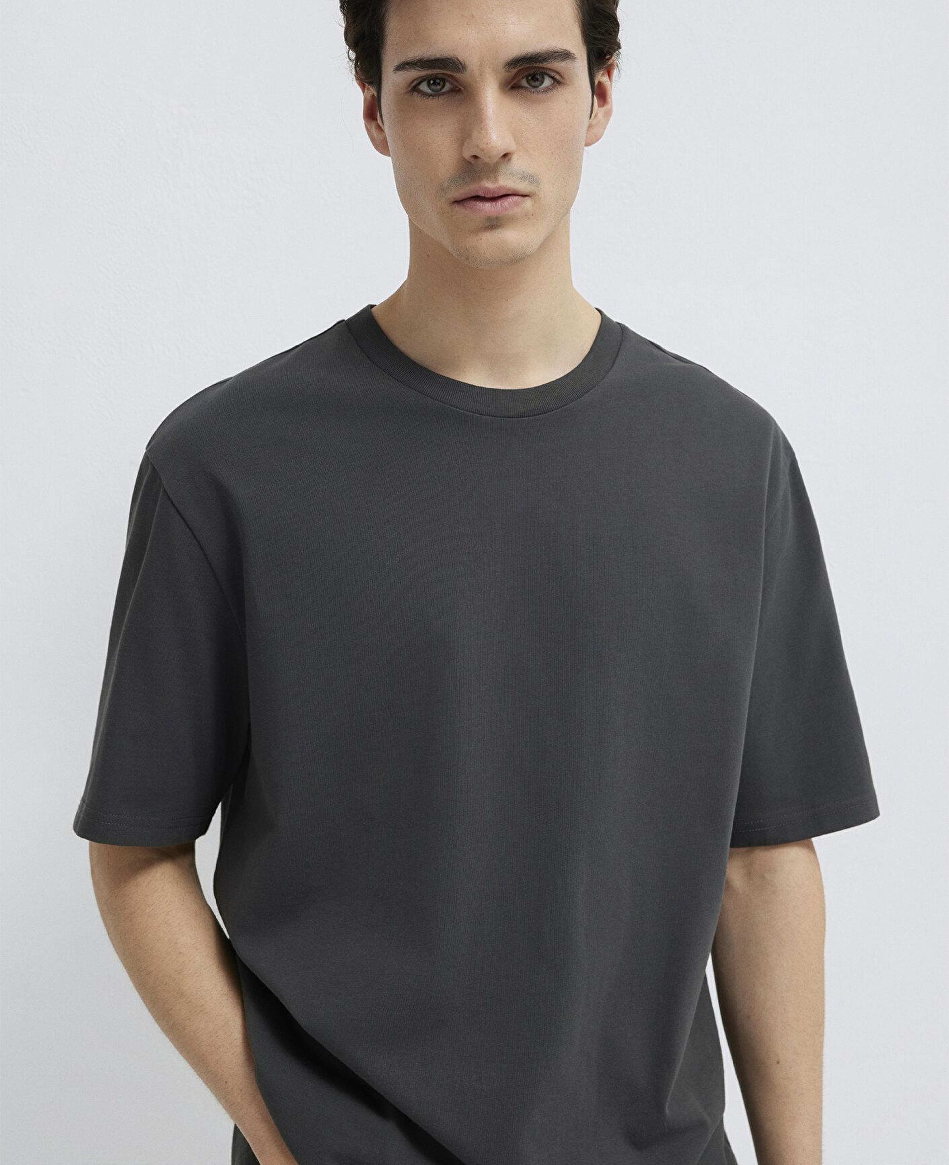 Mavi Logo Kol Detaylı Antrasit Basic Tişört Loose Fit / Bol Rahat Kesim 0611924-70092