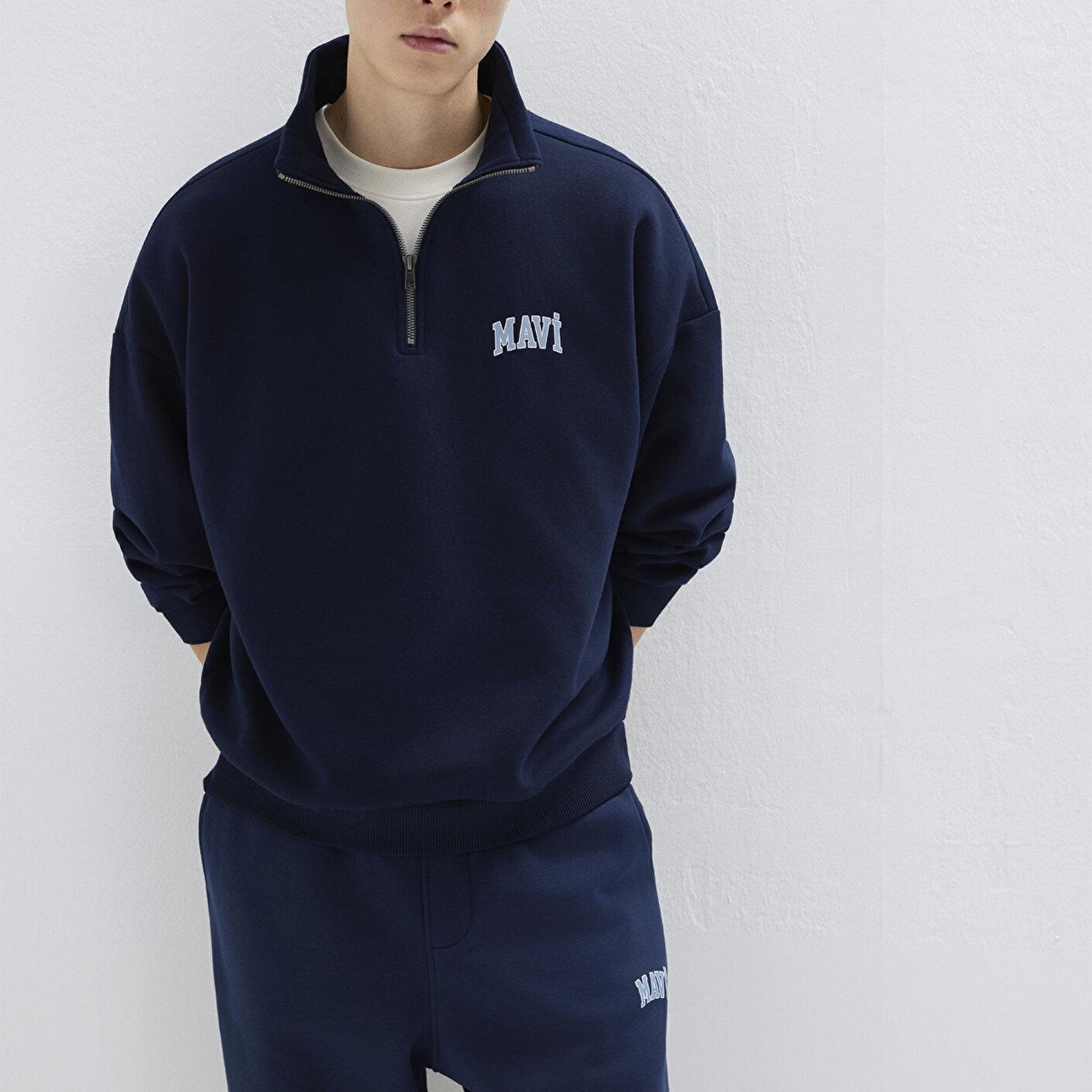 Mavi Mavi Logo Baskılı Yarı Fermuarlı Lacivert Sweatshirt 0S10208-70497