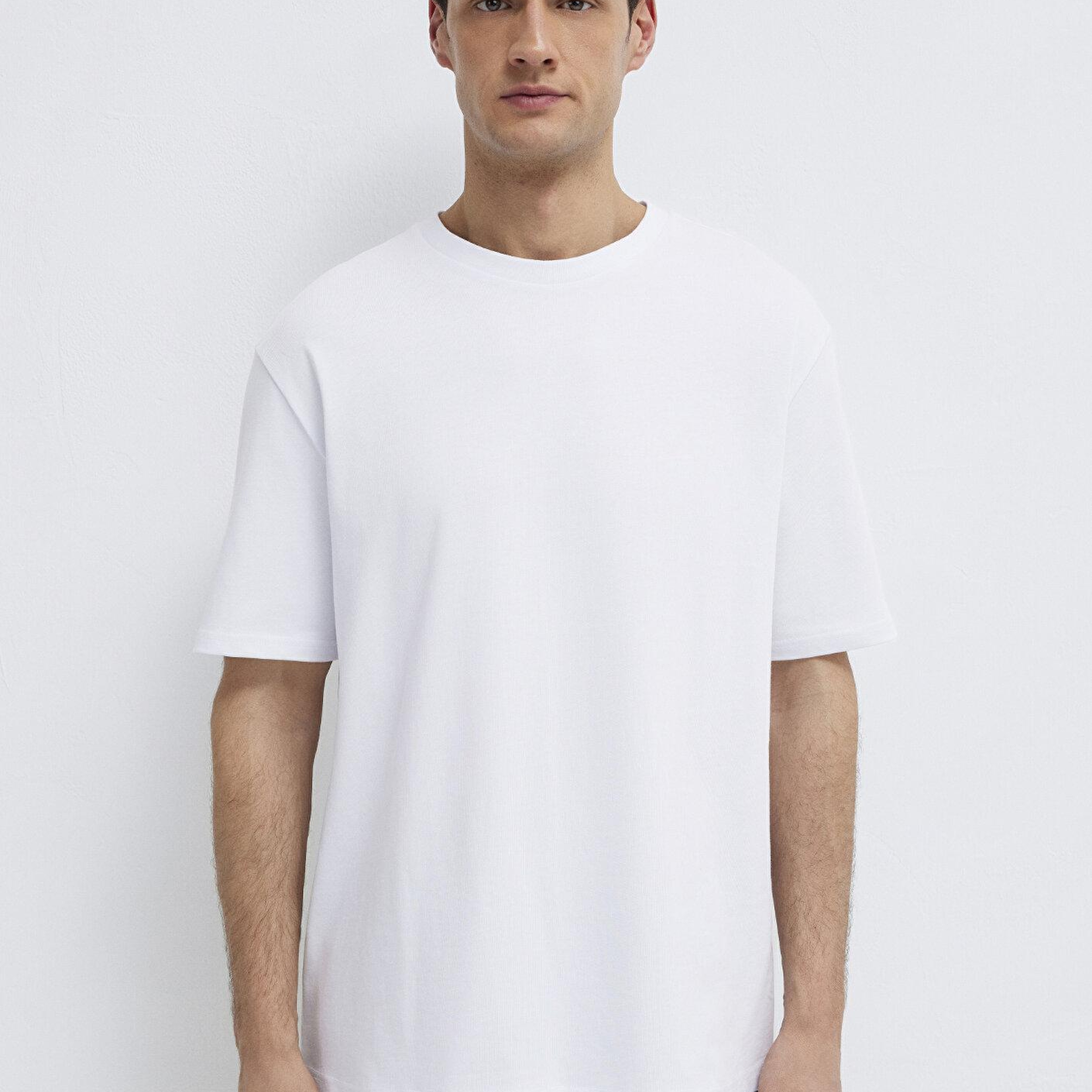 Mavi Logo Kol Detaylı Beyaz Basic Tişört Loose Fit / Bol Rahat Kesim 0611924-620