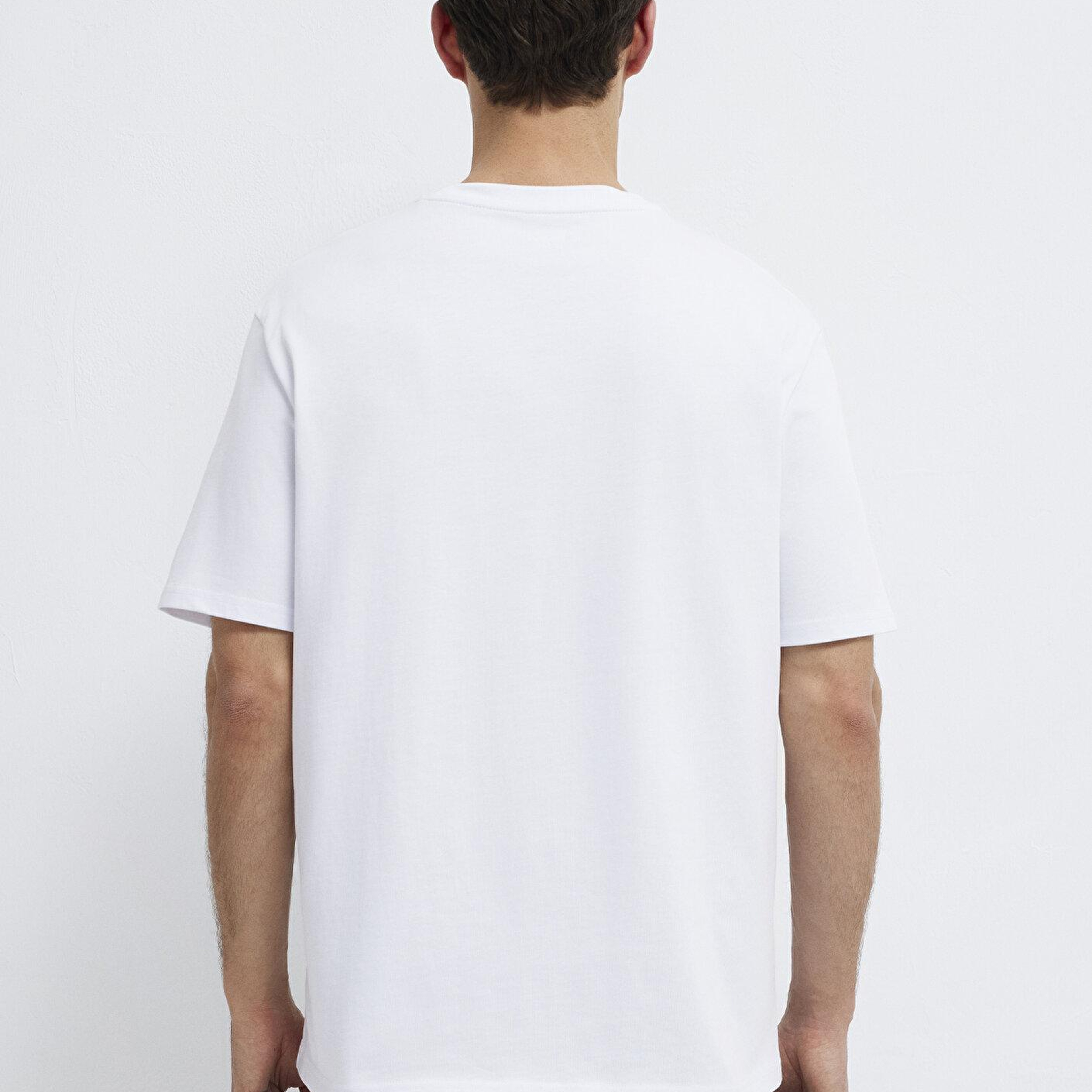 Mavi Logo Kol Detaylı Beyaz Basic Tişört Loose Fit / Bol Rahat Kesim 0611924-620
