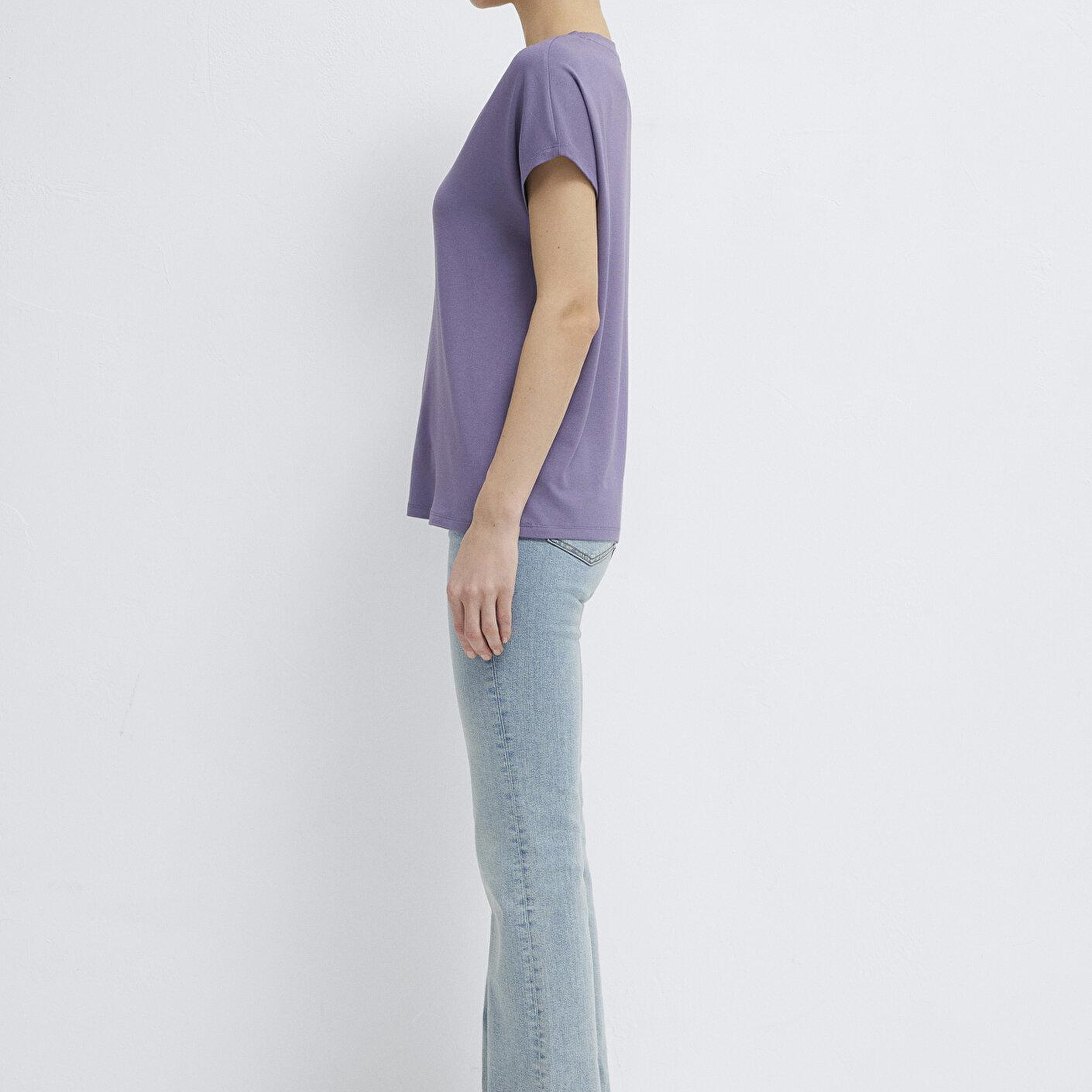 Mavi V Yaka Mor Basic Viskoz Tişört Regular Fit / Normal Kesim 167714-70608