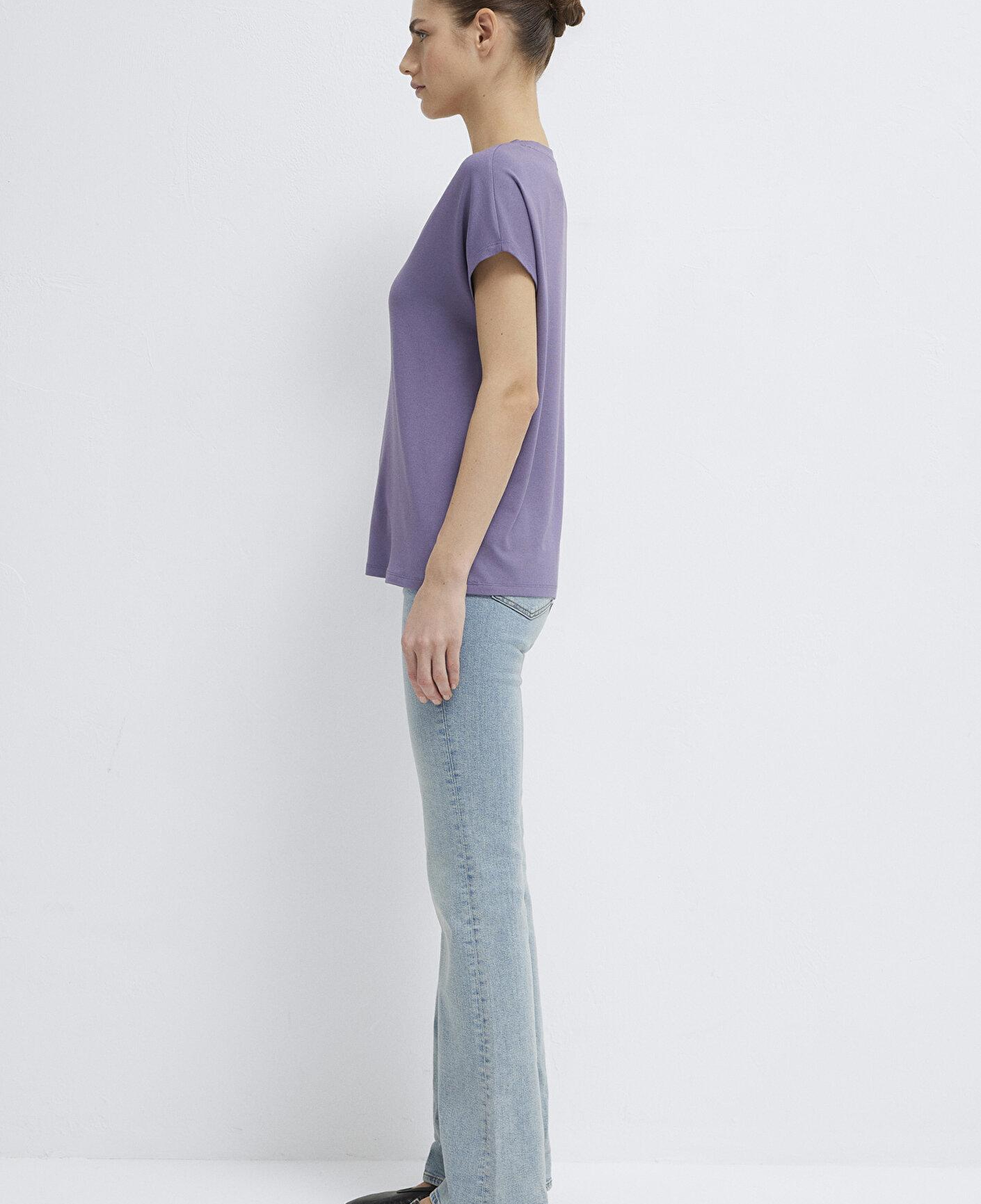 Mavi V Yaka Mor Basic Viskoz Tişört Regular Fit / Normal Kesim 167714-70608