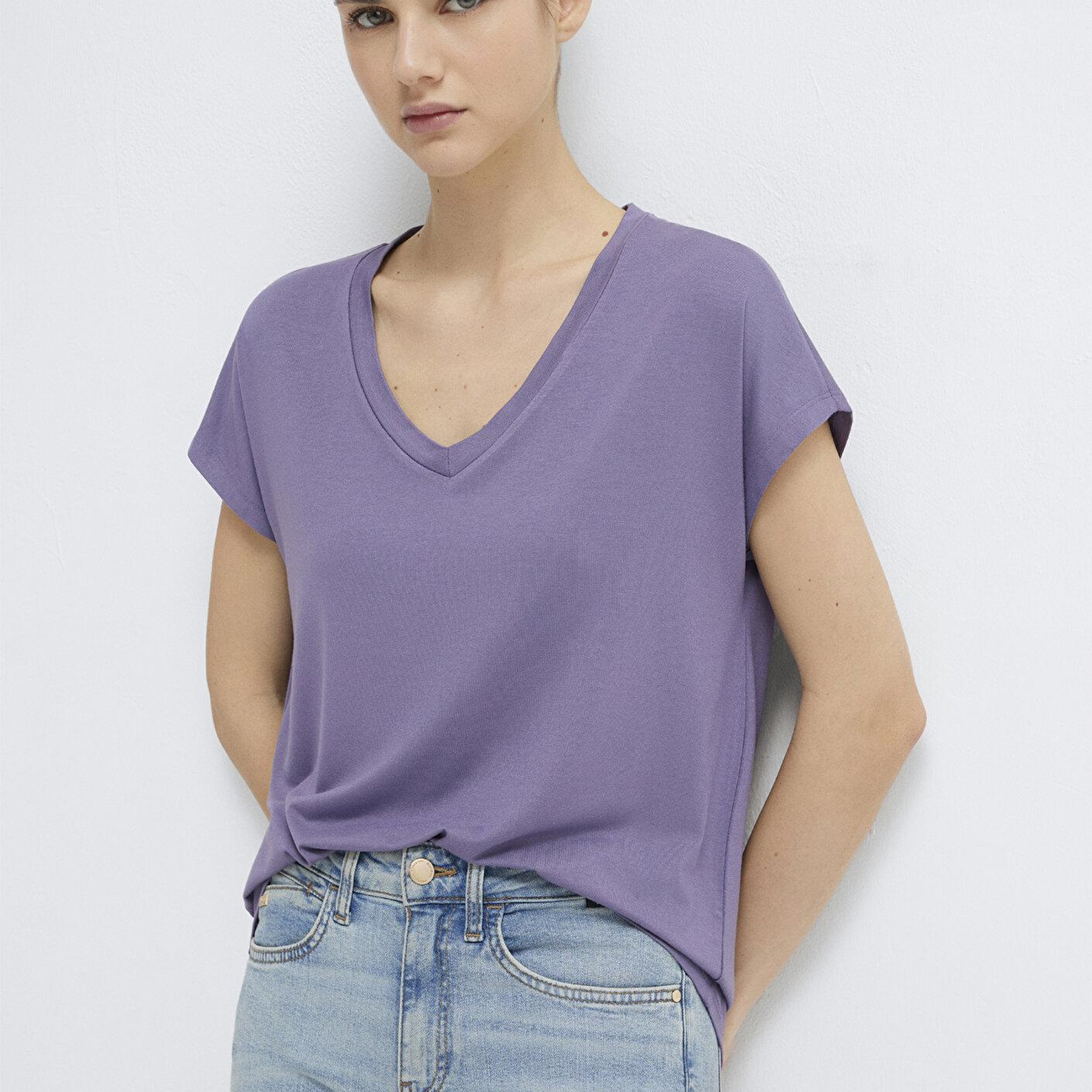 Mavi V Yaka Mor Basic Viskoz Tişört Regular Fit / Normal Kesim 167714-70608
