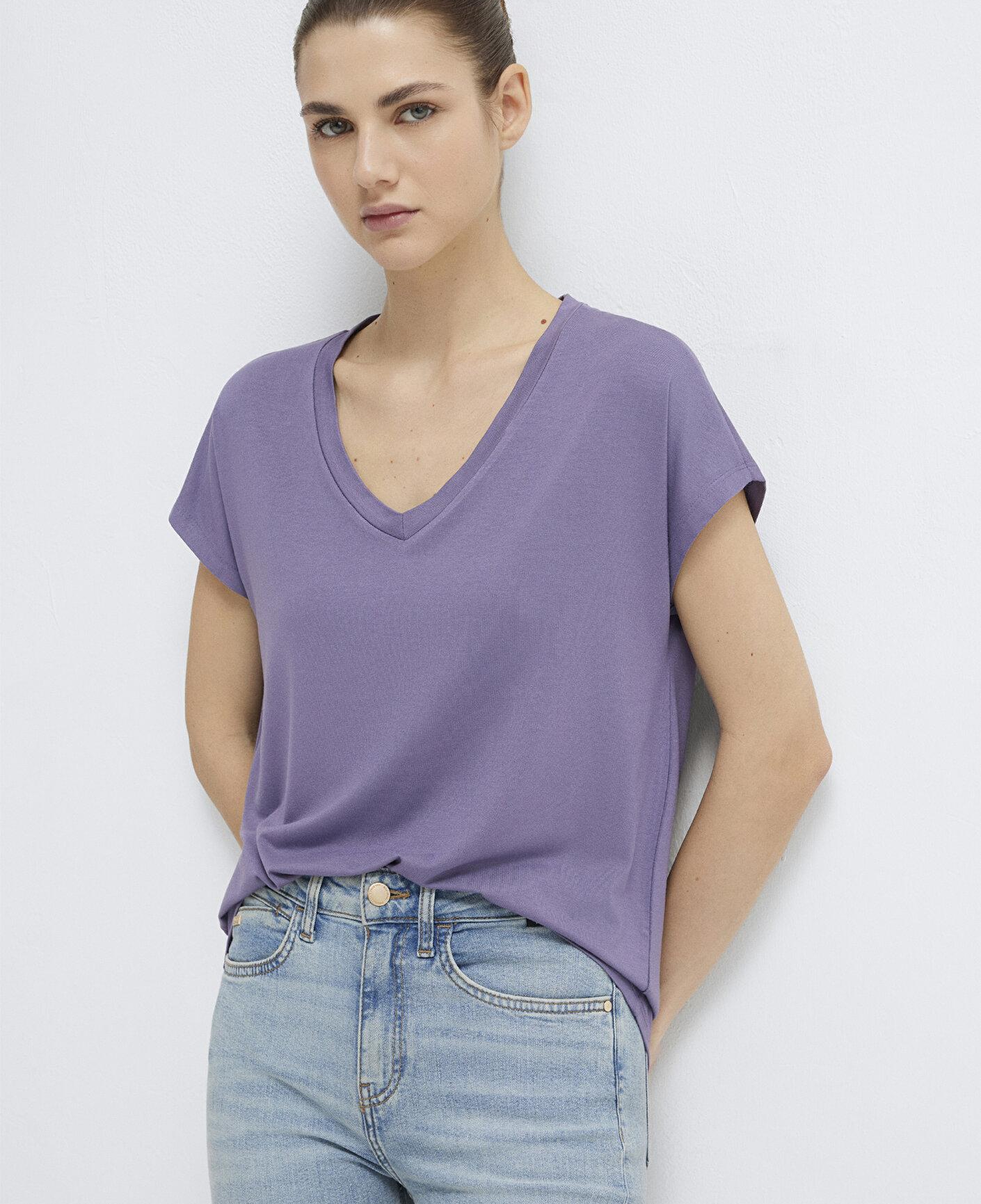 Mavi V Yaka Mor Basic Viskoz Tişört Regular Fit / Normal Kesim 167714-70608