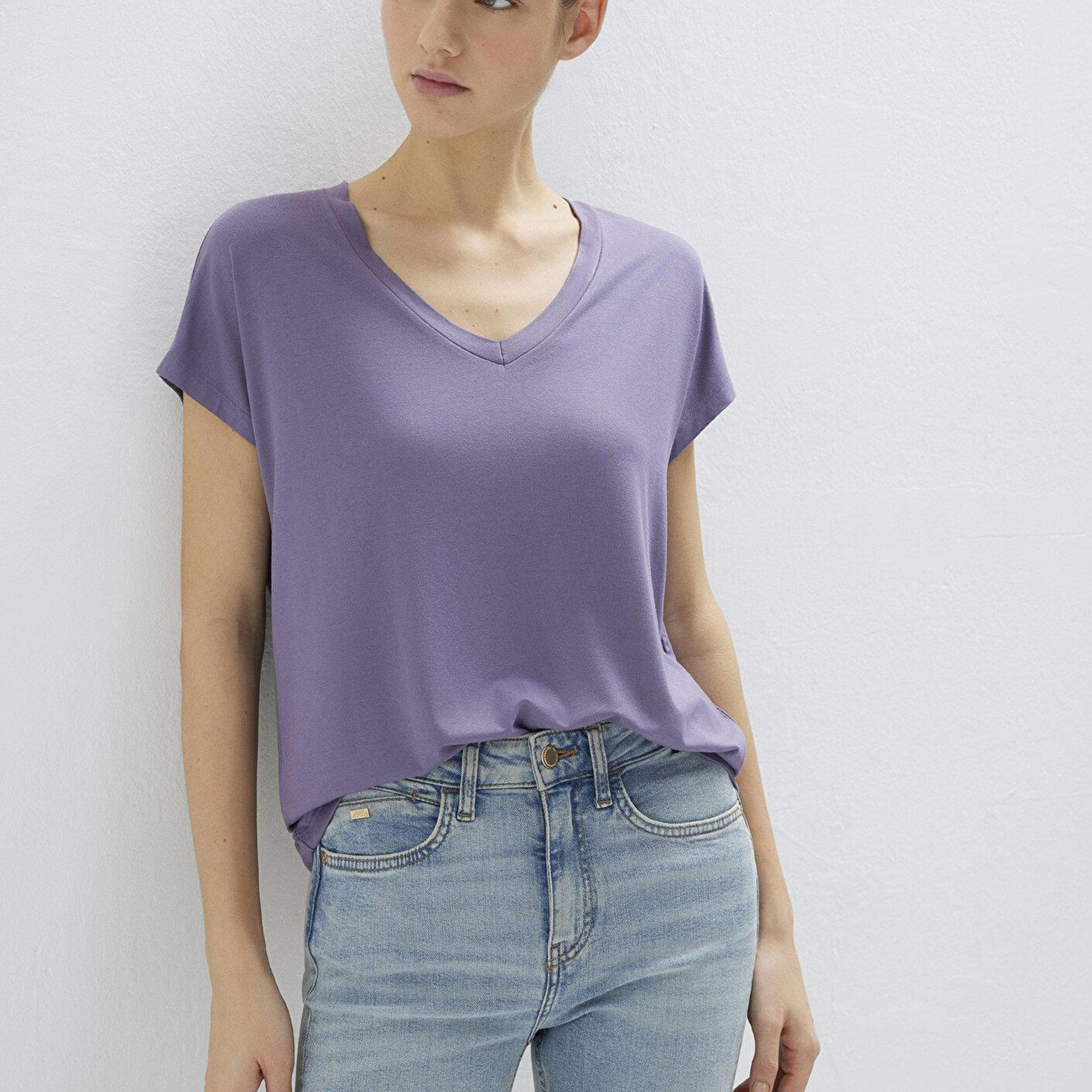Mavi V Yaka Mor Basic Viskoz Tişört Regular Fit / Normal Kesim 167714-70608
