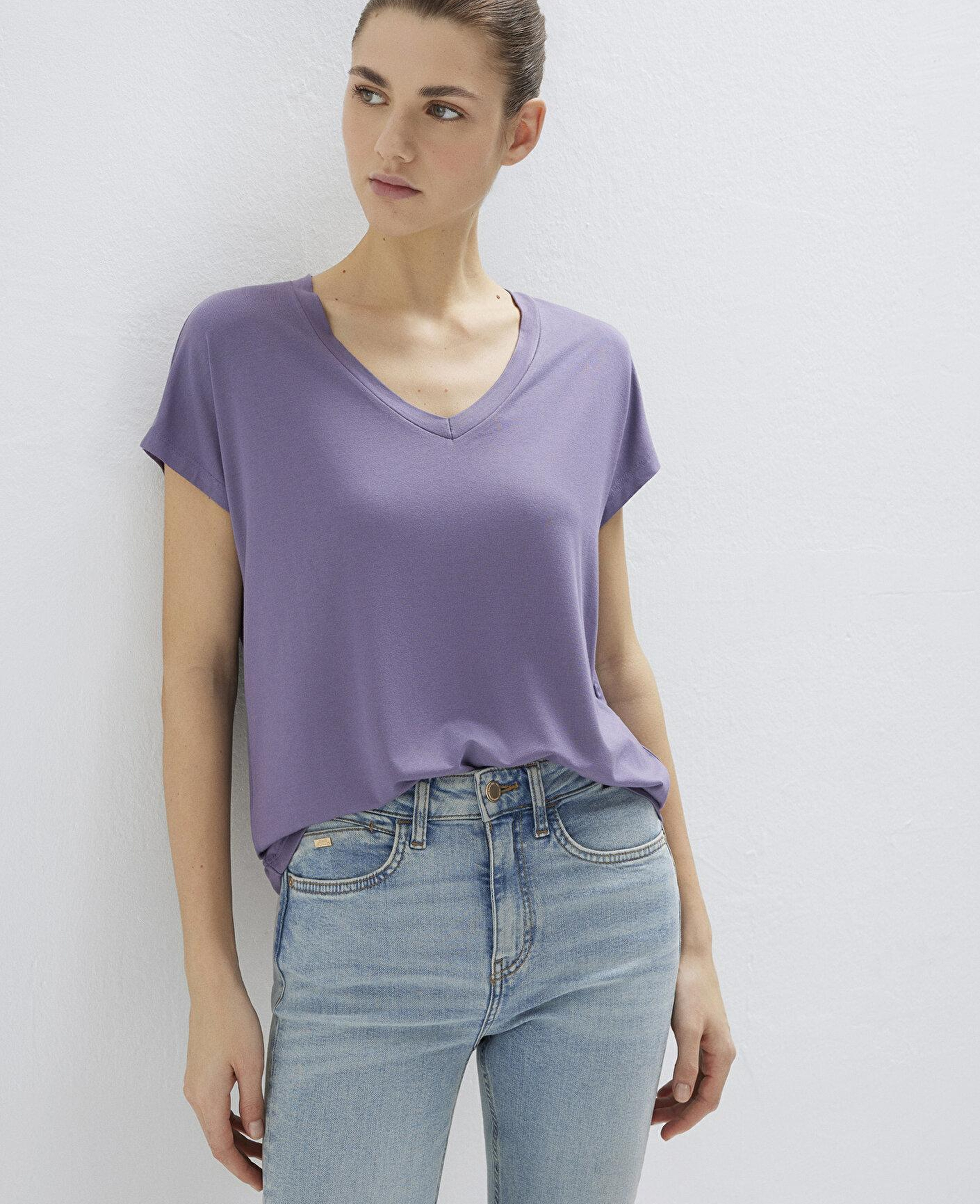 Mavi V Yaka Mor Basic Viskoz Tişört Regular Fit / Normal Kesim 167714-70608