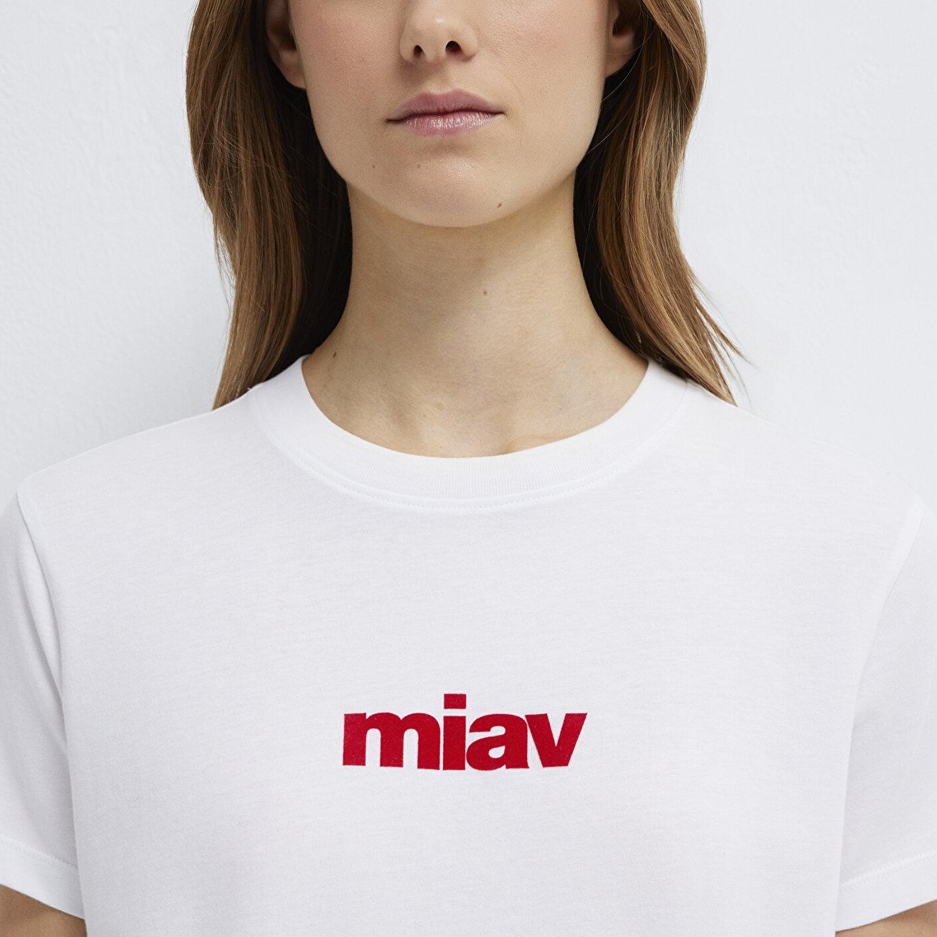 Mavi Kırmızı Miav Baskılı Beyaz Tişört Regular Fit / Normal Kesim 1610622-86417
