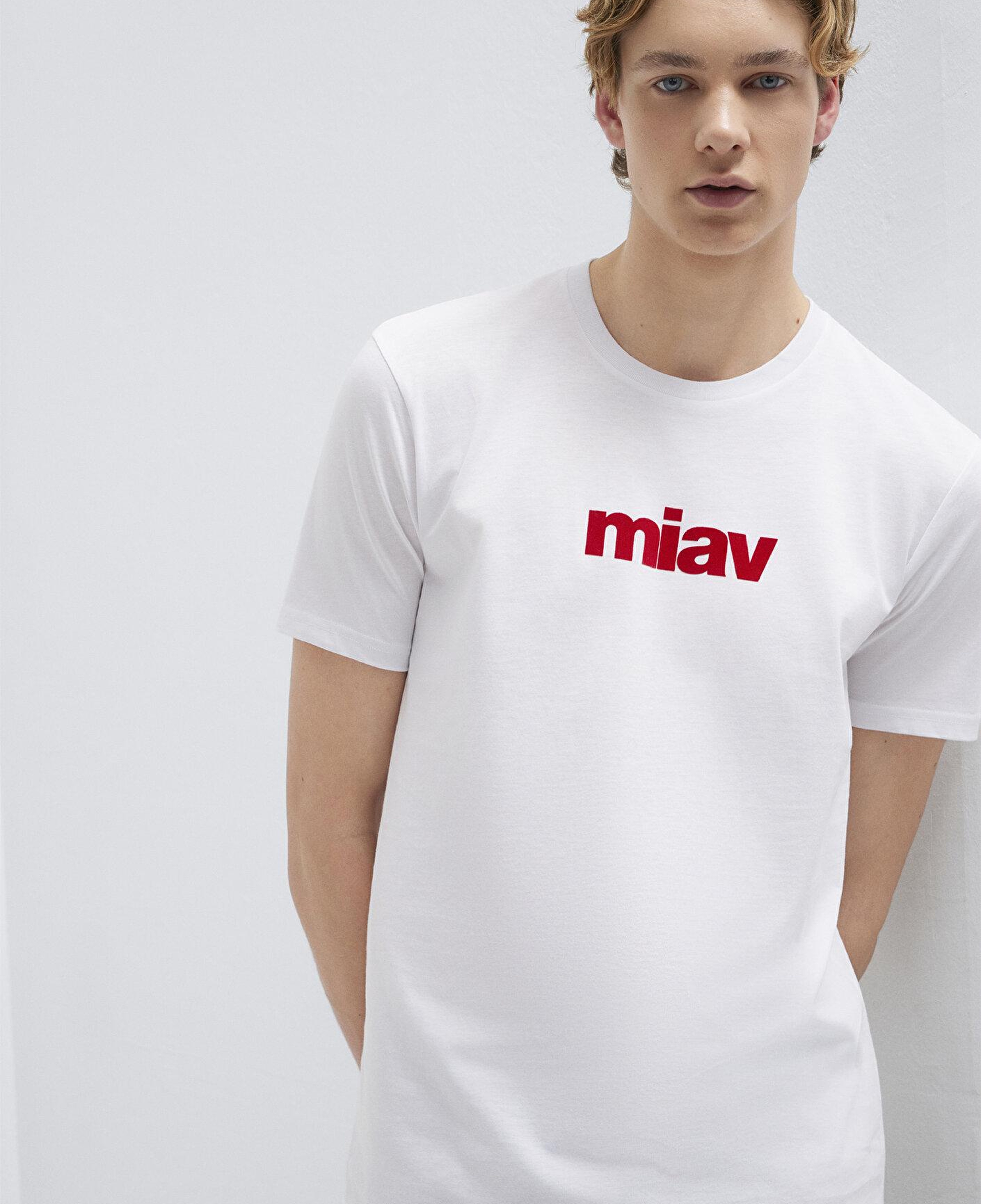 Mavi Kırmızı Miav Baskılı Beyaz Tişört Regular Fit / Normal Kesim 067153-622