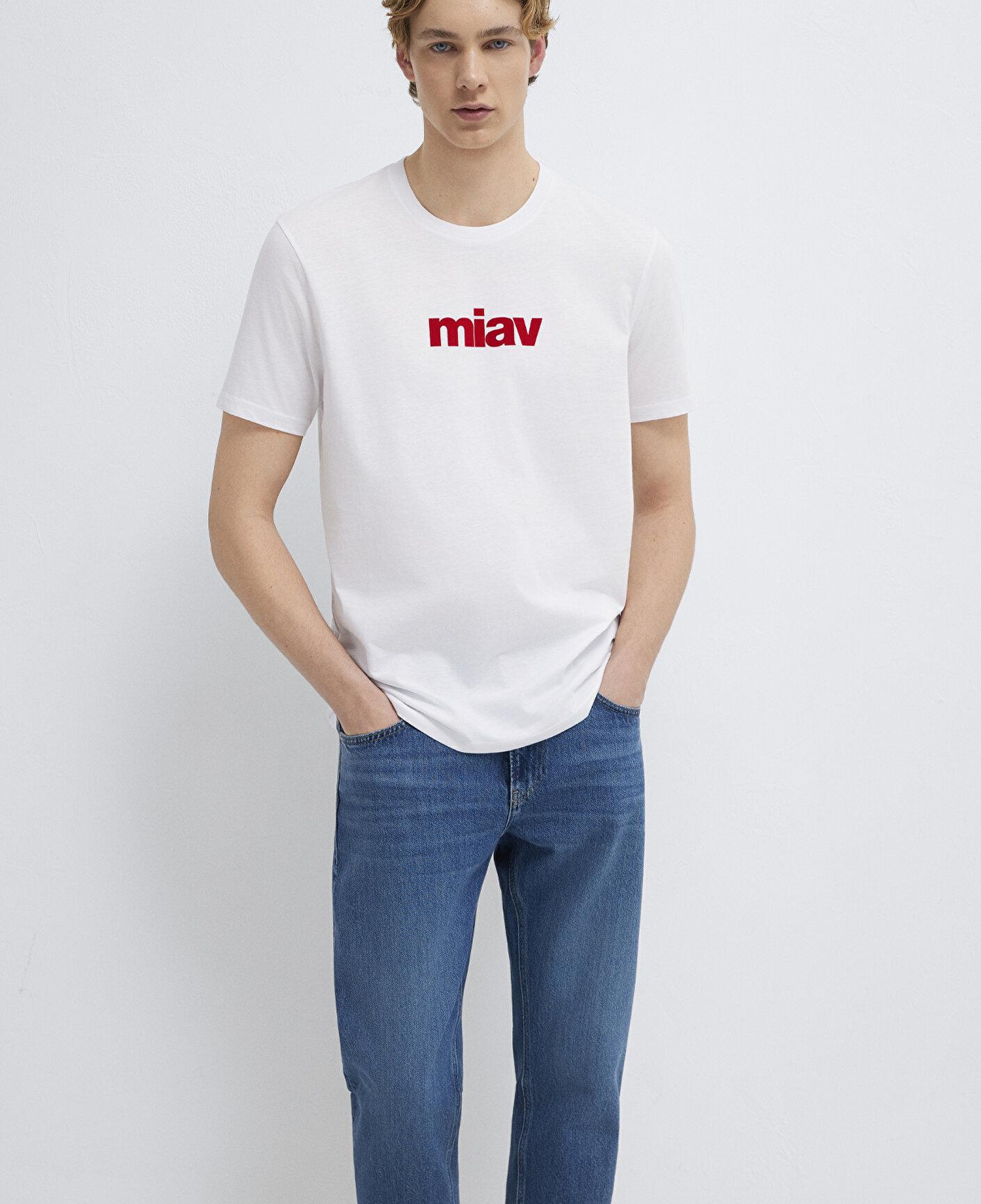 Mavi Kırmızı Miav Baskılı Beyaz Tişört Regular Fit / Normal Kesim 067153-622