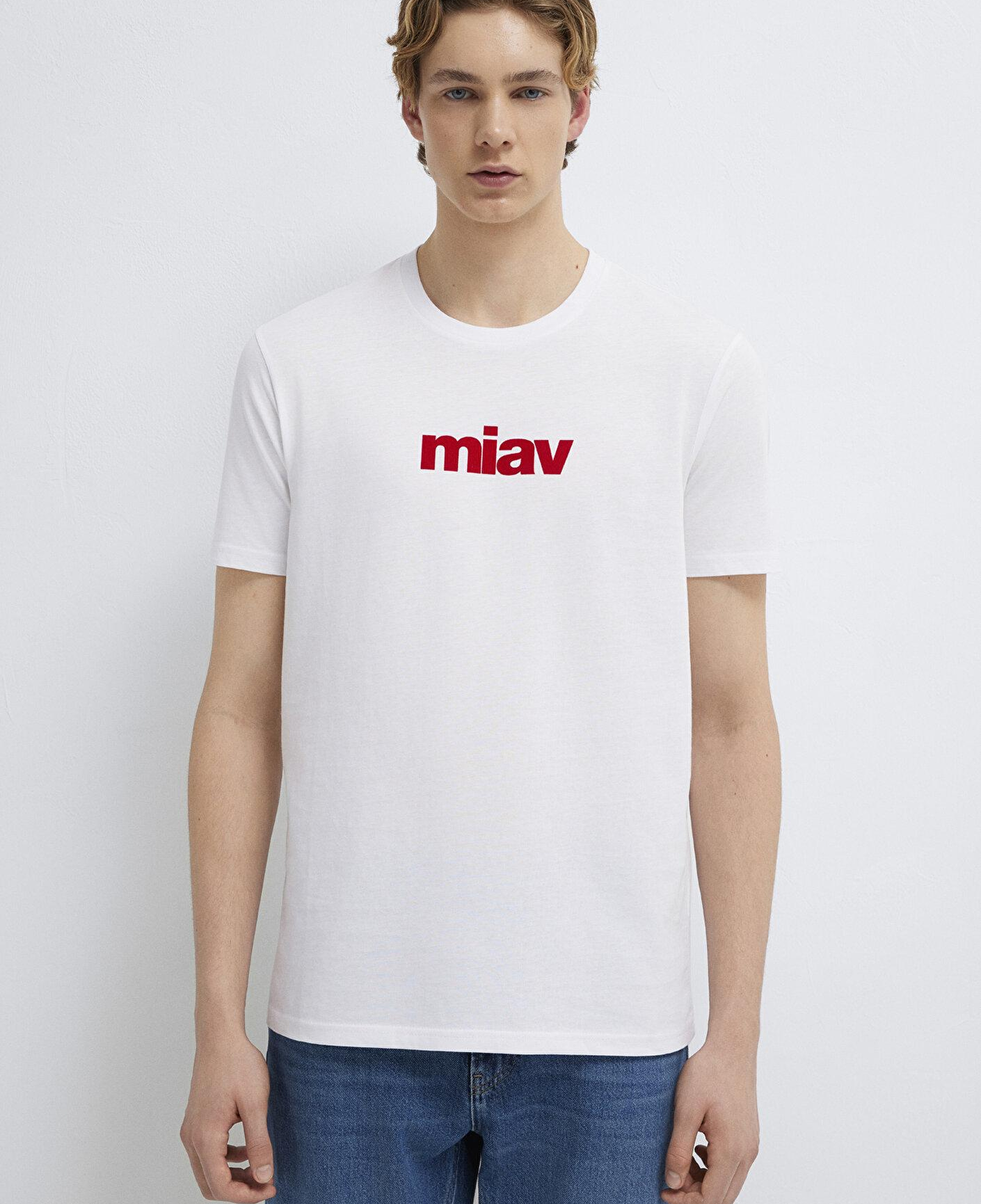 Mavi Kırmızı Miav Baskılı Beyaz Tişört Regular Fit / Normal Kesim 067153-622