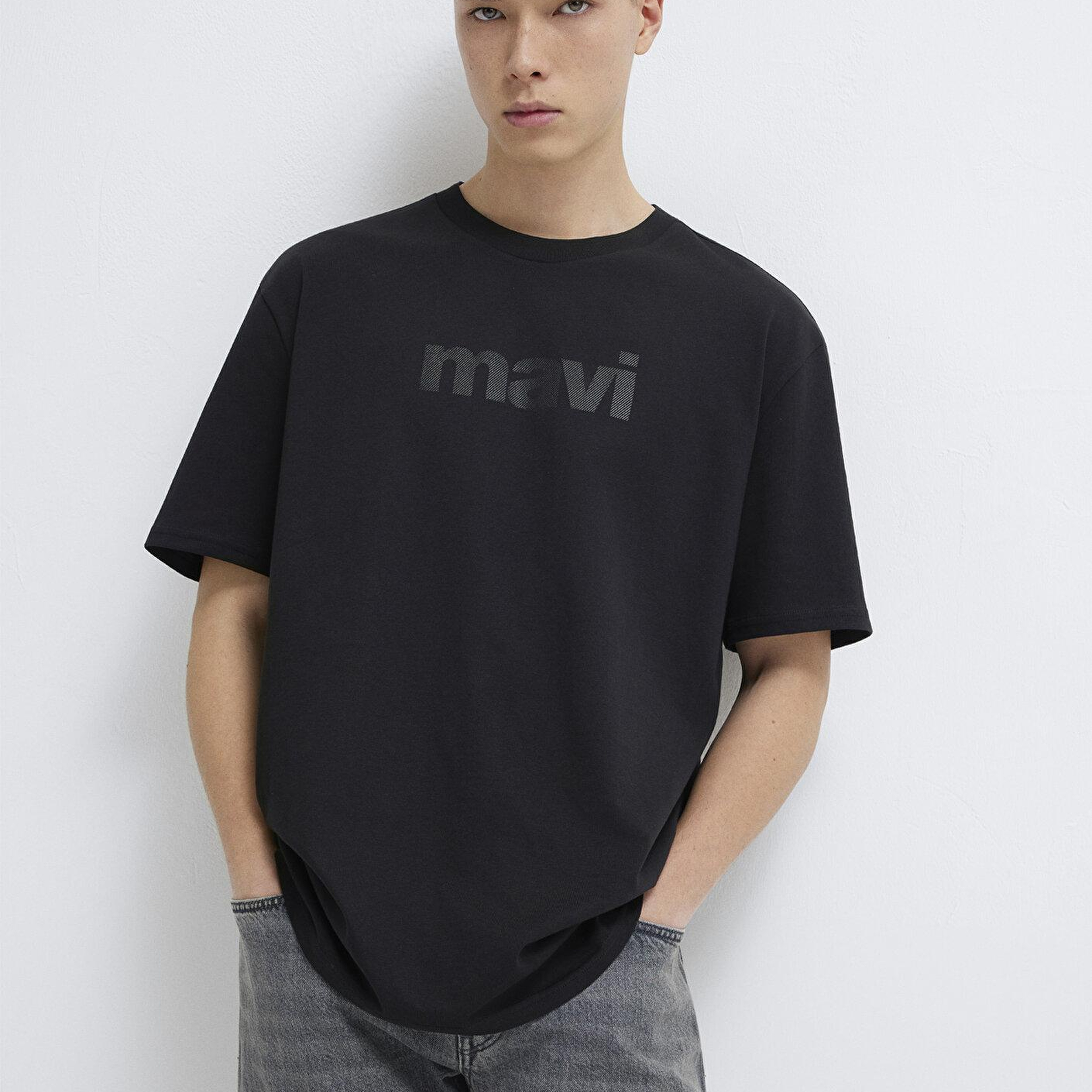 Mavi Mavi Logo Baskılı Siyah Tişört Loose Fit / Bol Rahat Kesim 0611807-900