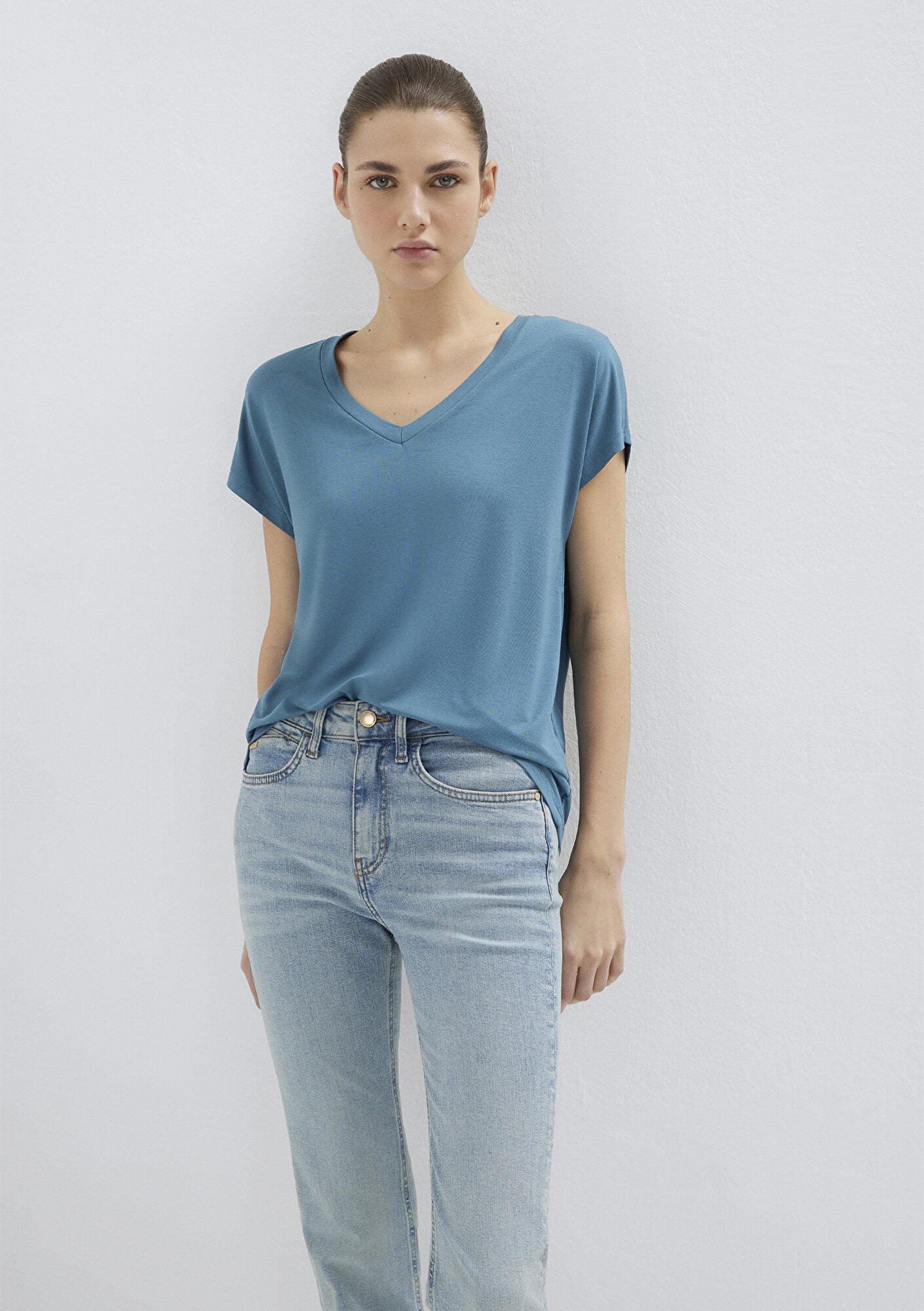 Mavi V Yaka Mavi Basic Viskoz Tişört Regular Fit / Normal Kesim 167714-70753